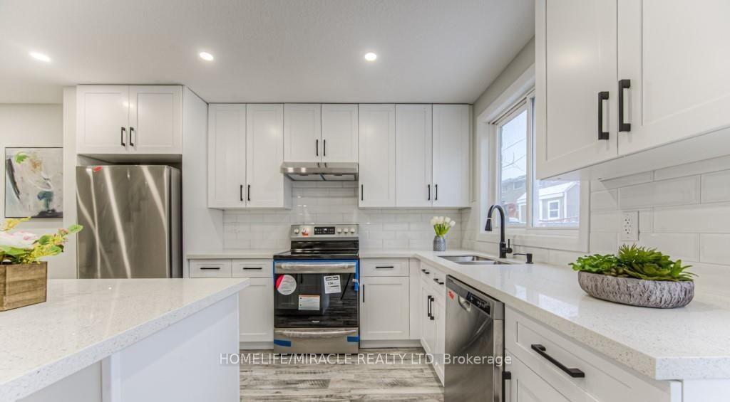 Photo 4 of 152 Overlea Drive, Kitchener, Forest Hill — HOMEH