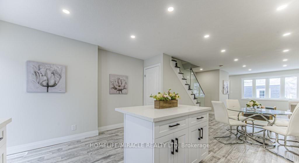 Photo 8 of 152 Overlea Drive, Kitchener, Forest Hill — HOMEH