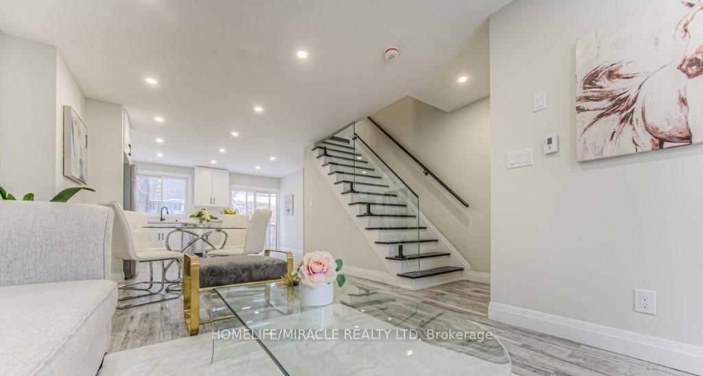 Photo 10 of 152 Overlea Drive, Kitchener, Forest Hill — HOMEH