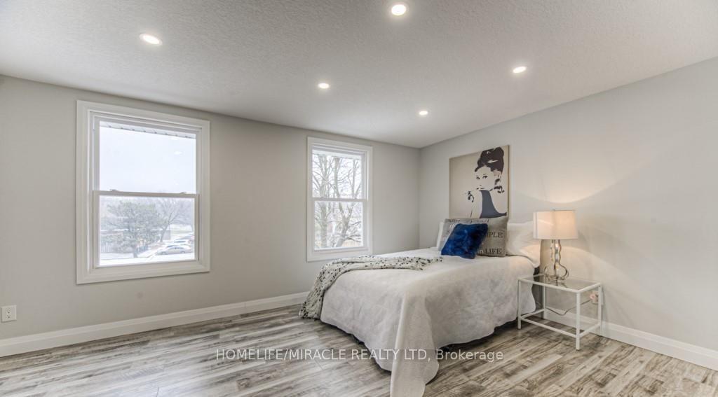 Photo 15 of 152 Overlea Drive, Kitchener, Forest Hill — HOMEH