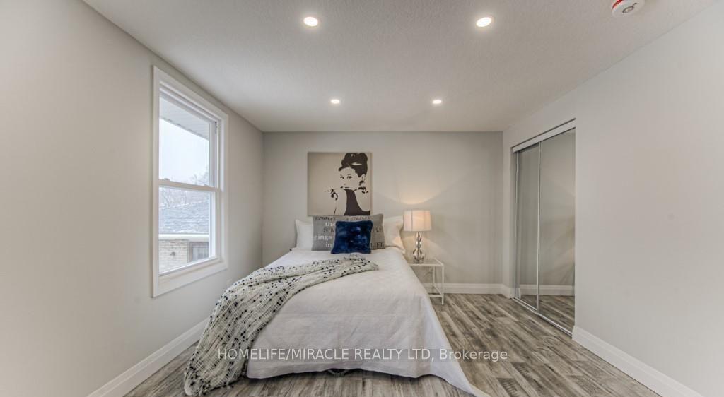Photo 13 of 152 Overlea Drive, Kitchener, Forest Hill — HOMEH