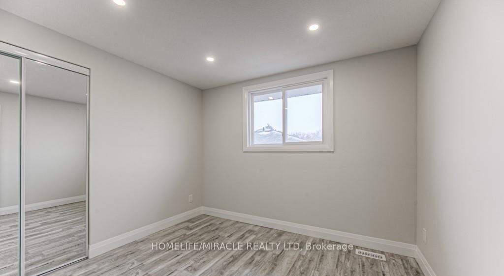 Photo 14 of 152 Overlea Drive, Kitchener, Forest Hill — HOMEH