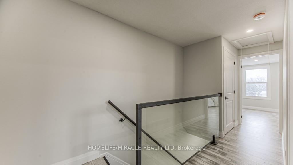 Photo 16 of 152 Overlea Drive, Kitchener, Forest Hill — HOMEH