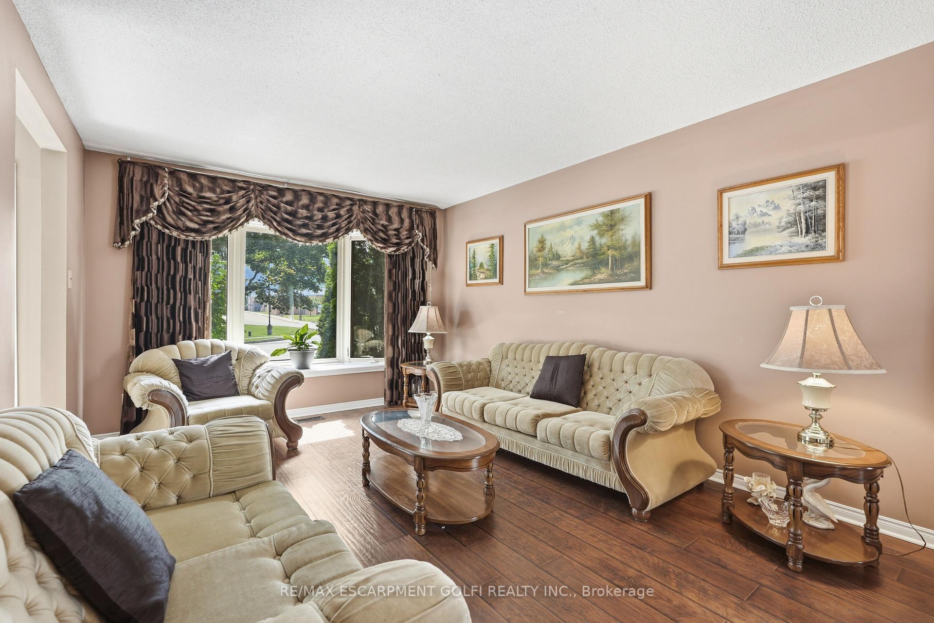 Photo 6 of 138 Livingston Avenue, Grimsby, Grimsby West — HOMEH