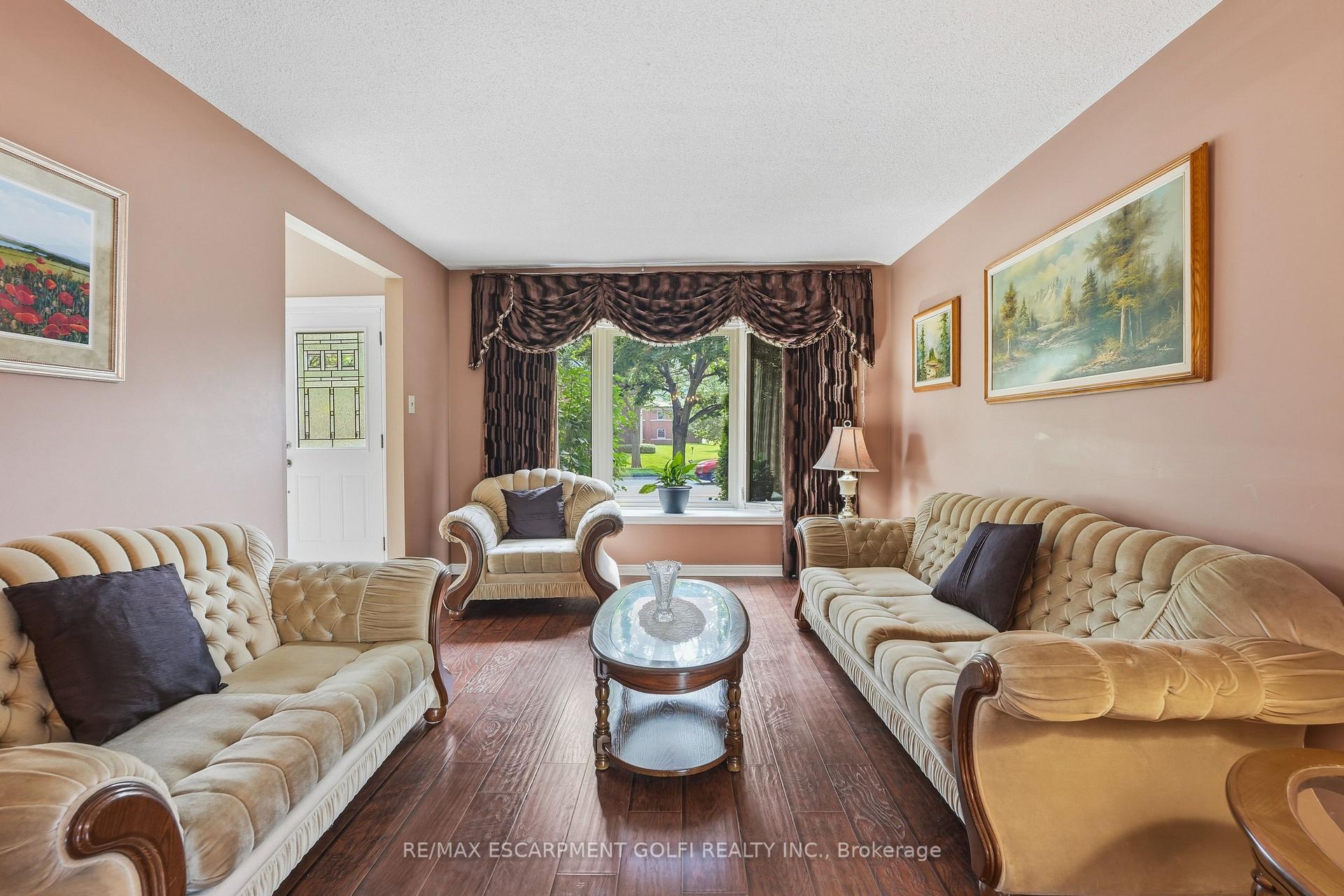 Photo 7 of 138 Livingston Avenue, Grimsby, Grimsby West — HOMEH