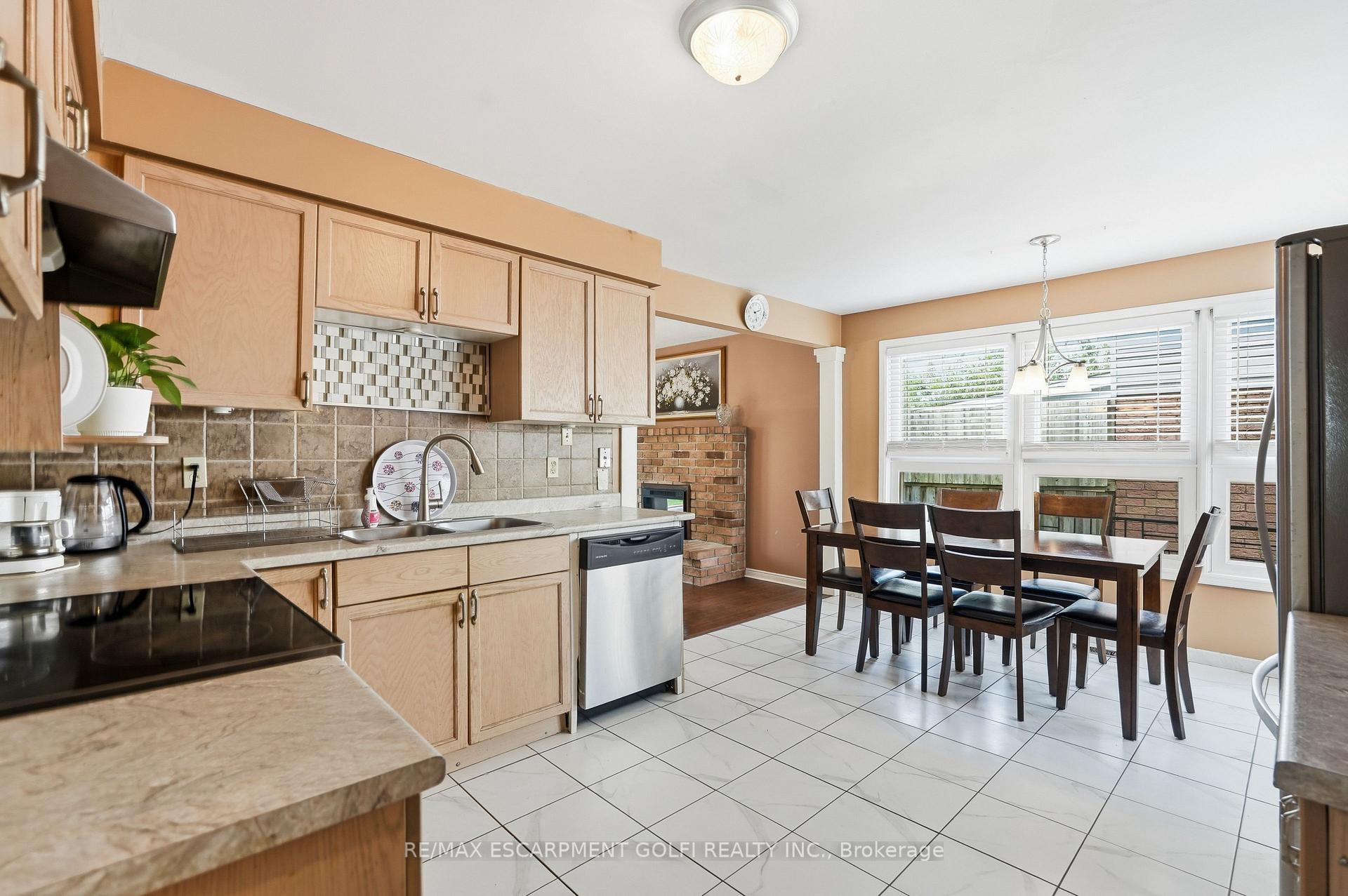 Photo 12 of 138 Livingston Avenue, Grimsby, Grimsby West — HOMEH