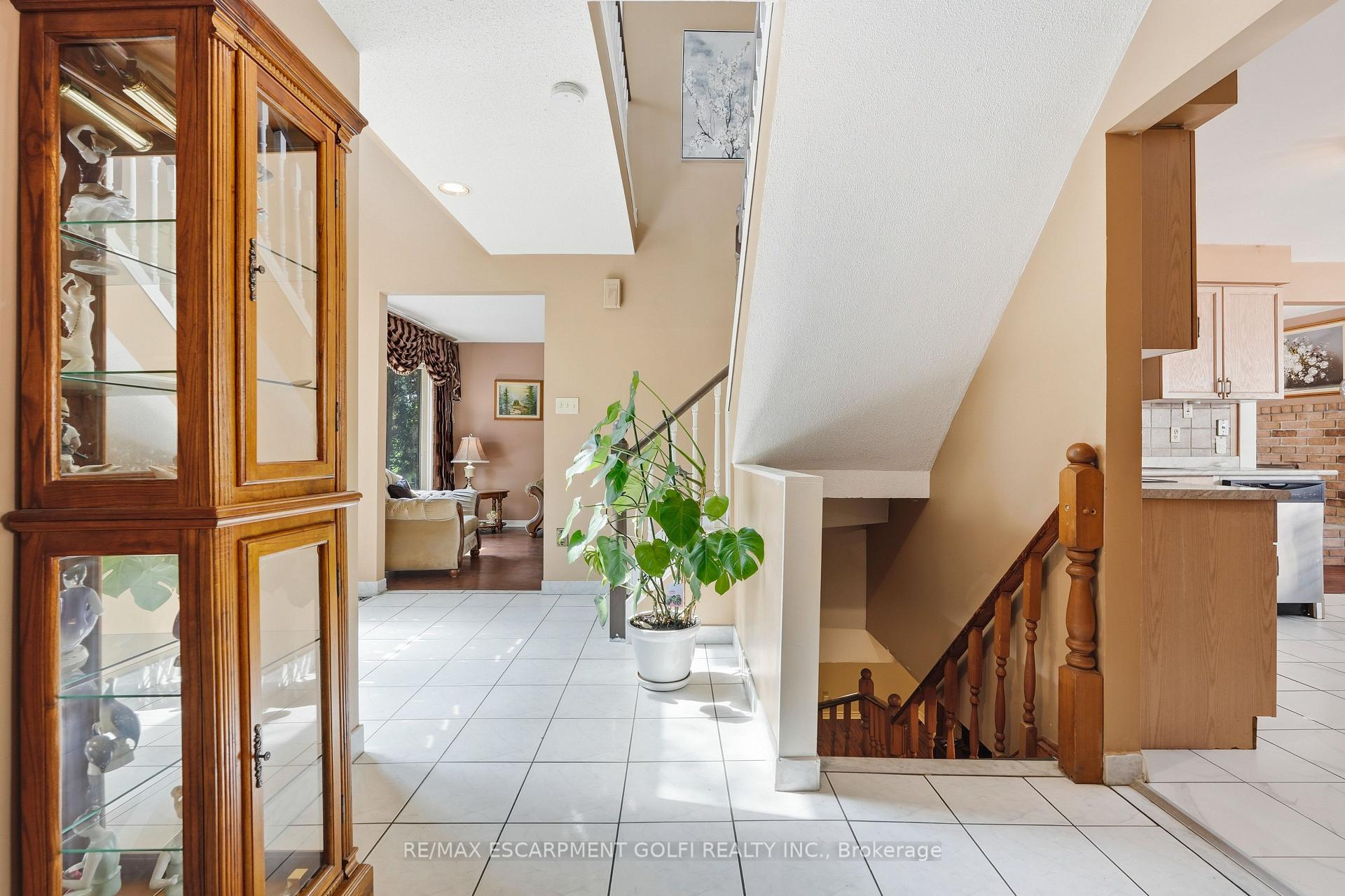 Photo 13 of 138 Livingston Avenue, Grimsby, Grimsby West — HOMEH