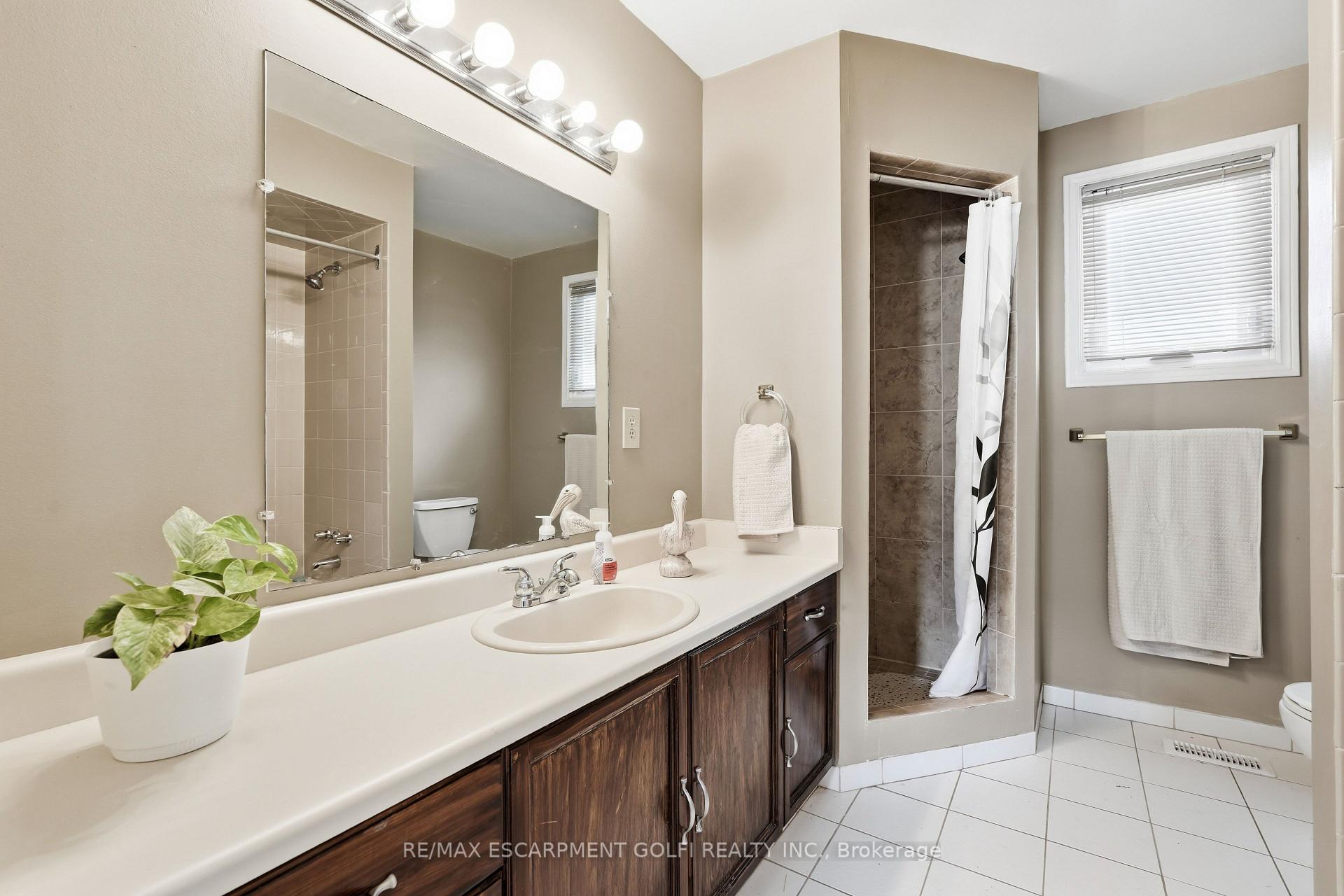 Photo 21 of 138 Livingston Avenue, Grimsby, Grimsby West — HOMEH