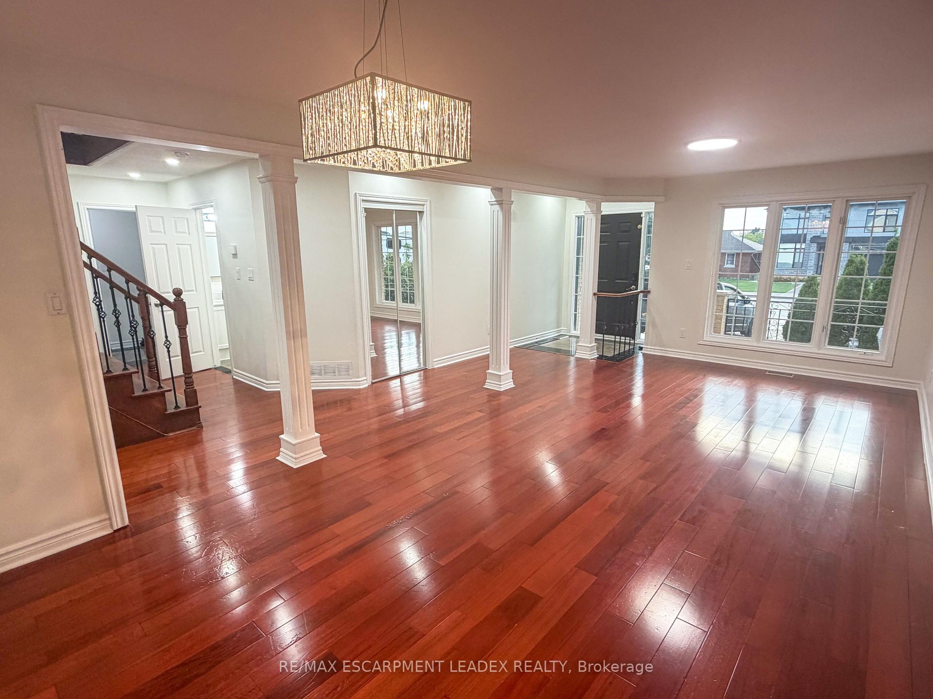 Photo 2 of 1429 Upper Sherman Avenue, Hamilton, Rushdale — HOMEH