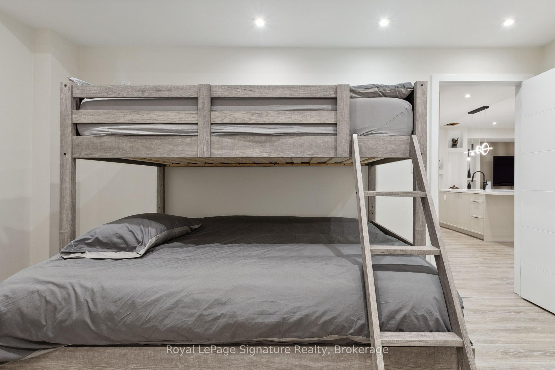 Photo 30 of 102 Stoneleigh Drive, Blue Mountains — HOMEH