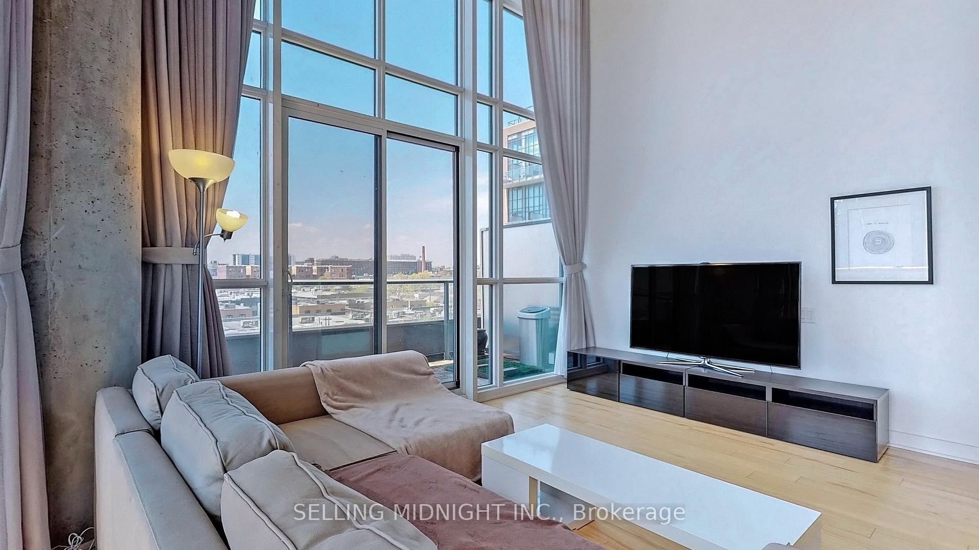 Photo 3 of Unit 540, 5 Hanna Avenue, Toronto, Niagara — HOMEH