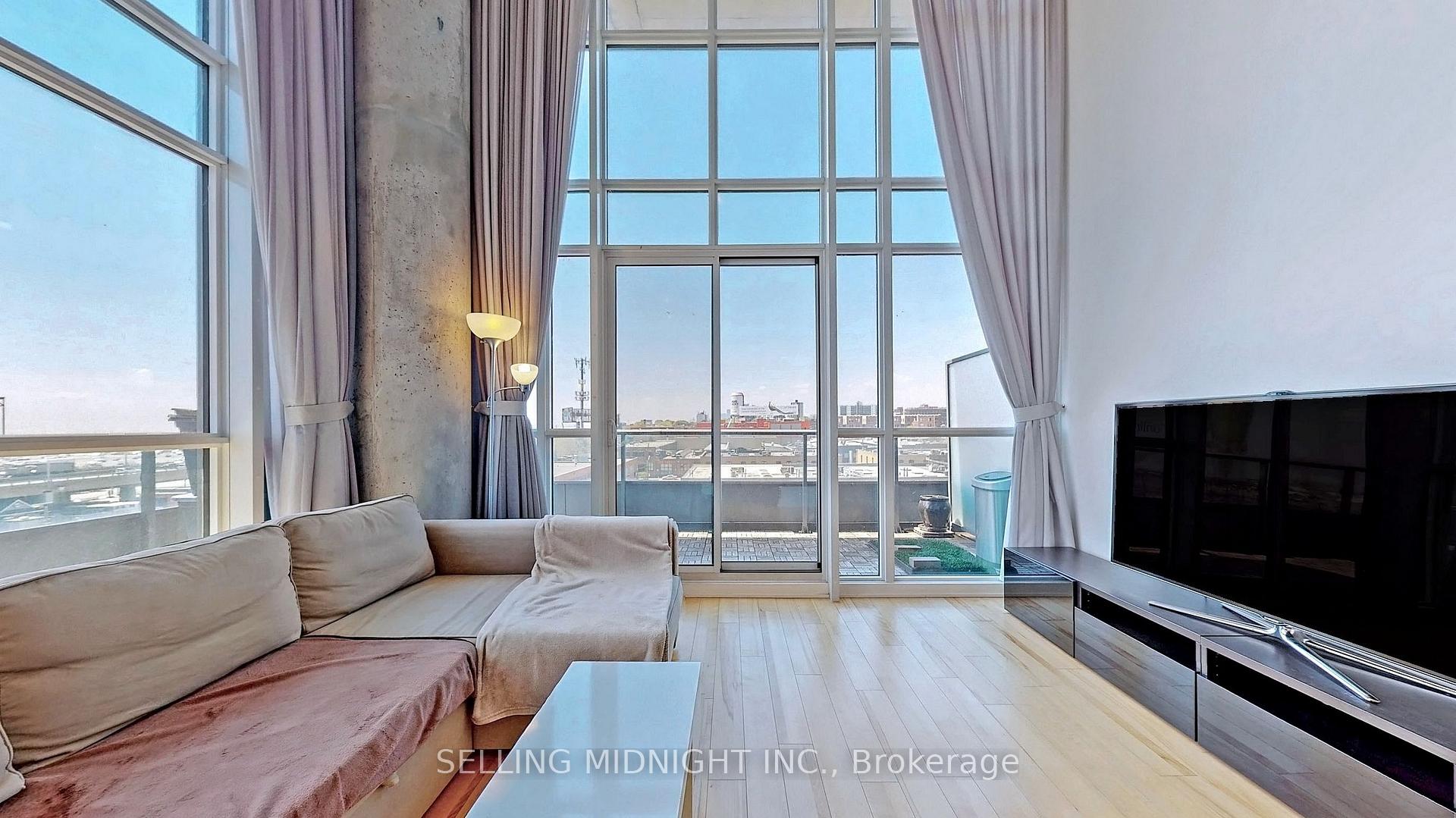Photo 5 of Unit 540, 5 Hanna Avenue, Toronto, Niagara — HOMEH