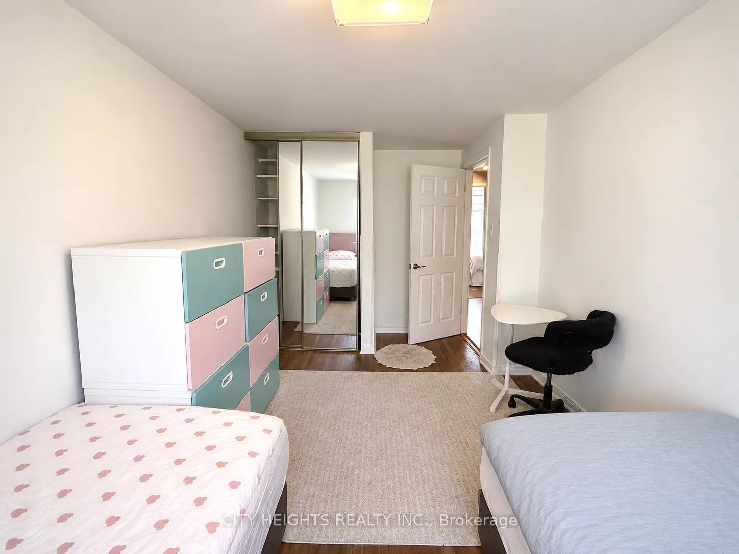 Photo 3 of Unit 40, 40 wild Briarway Way, North York, Bayview Village — HOMEH