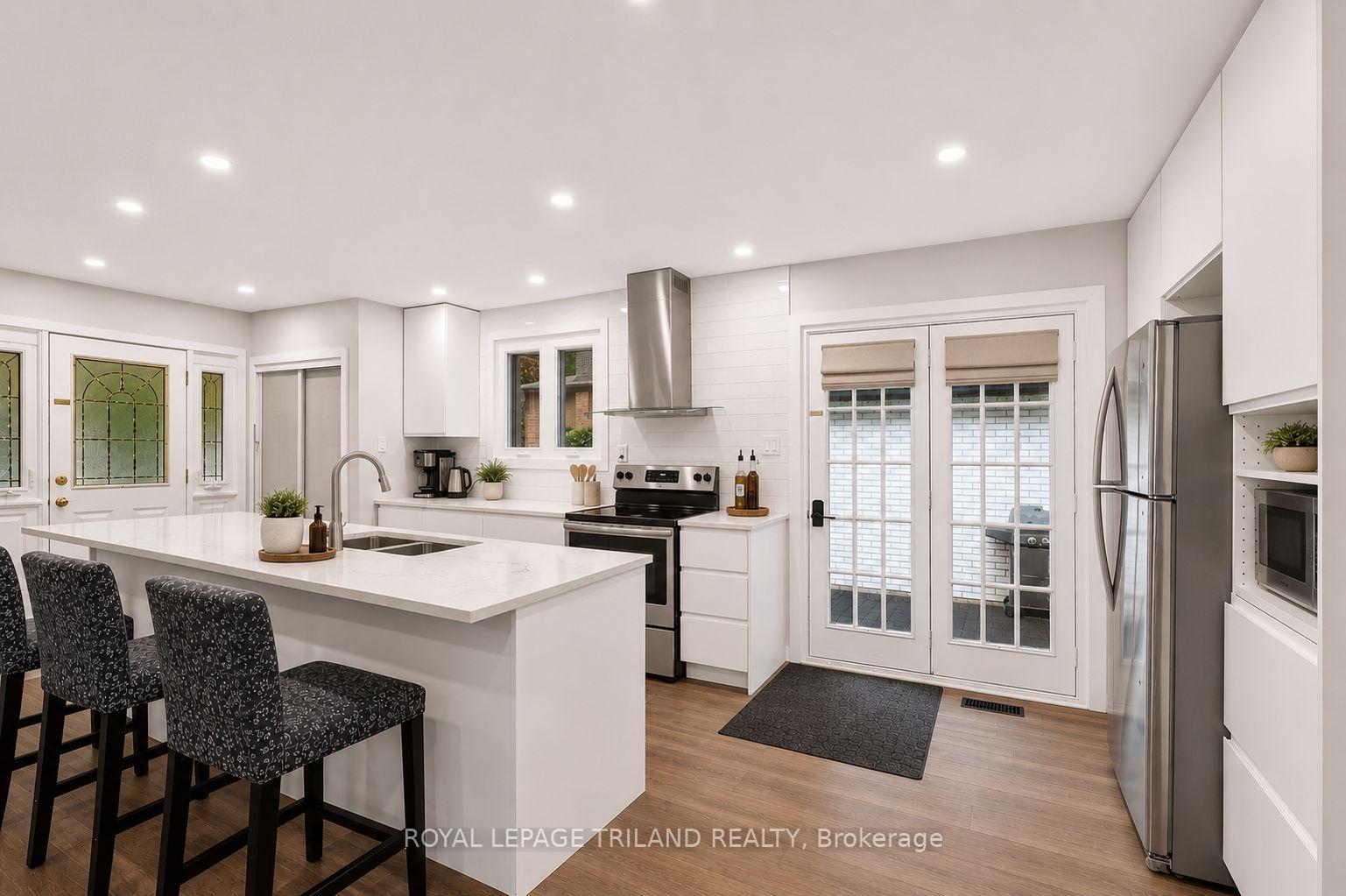 Photo 4 of 81 Wakefield Crescent, London, North H — HOMEH