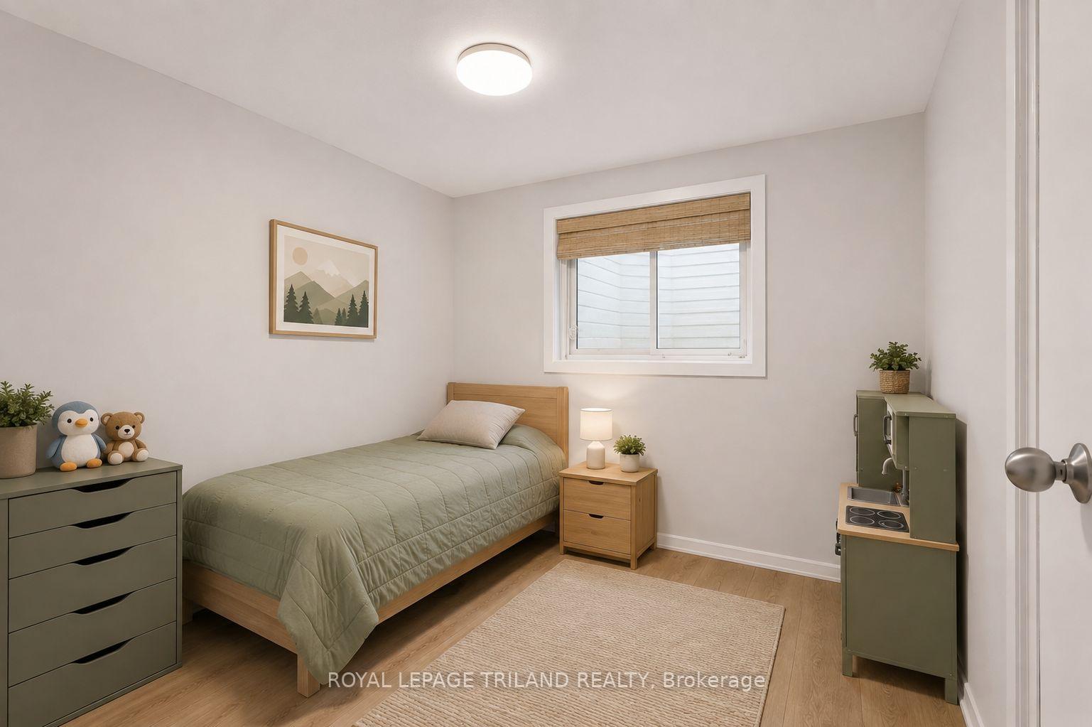 Photo 10 of 81 Wakefield Crescent, London, North H — HOMEH