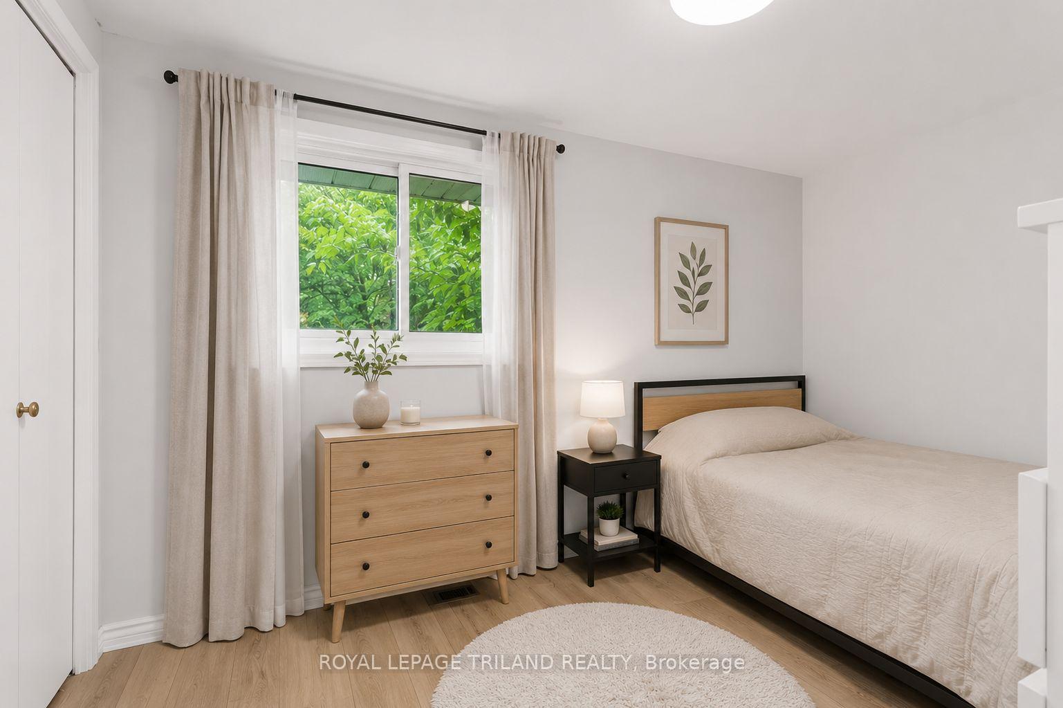 Photo 11 of 81 Wakefield Crescent, London, North H — HOMEH