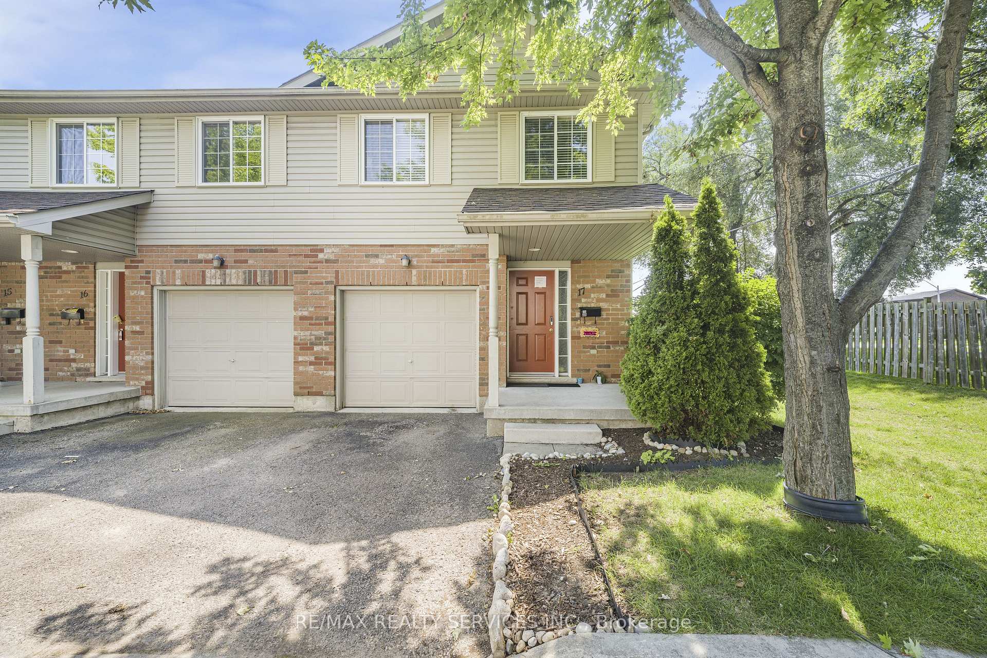 Photo 1 of Unit 17, 120 Dudhope Avenue, Cambridge, Christopher-Champlain — HOMEH