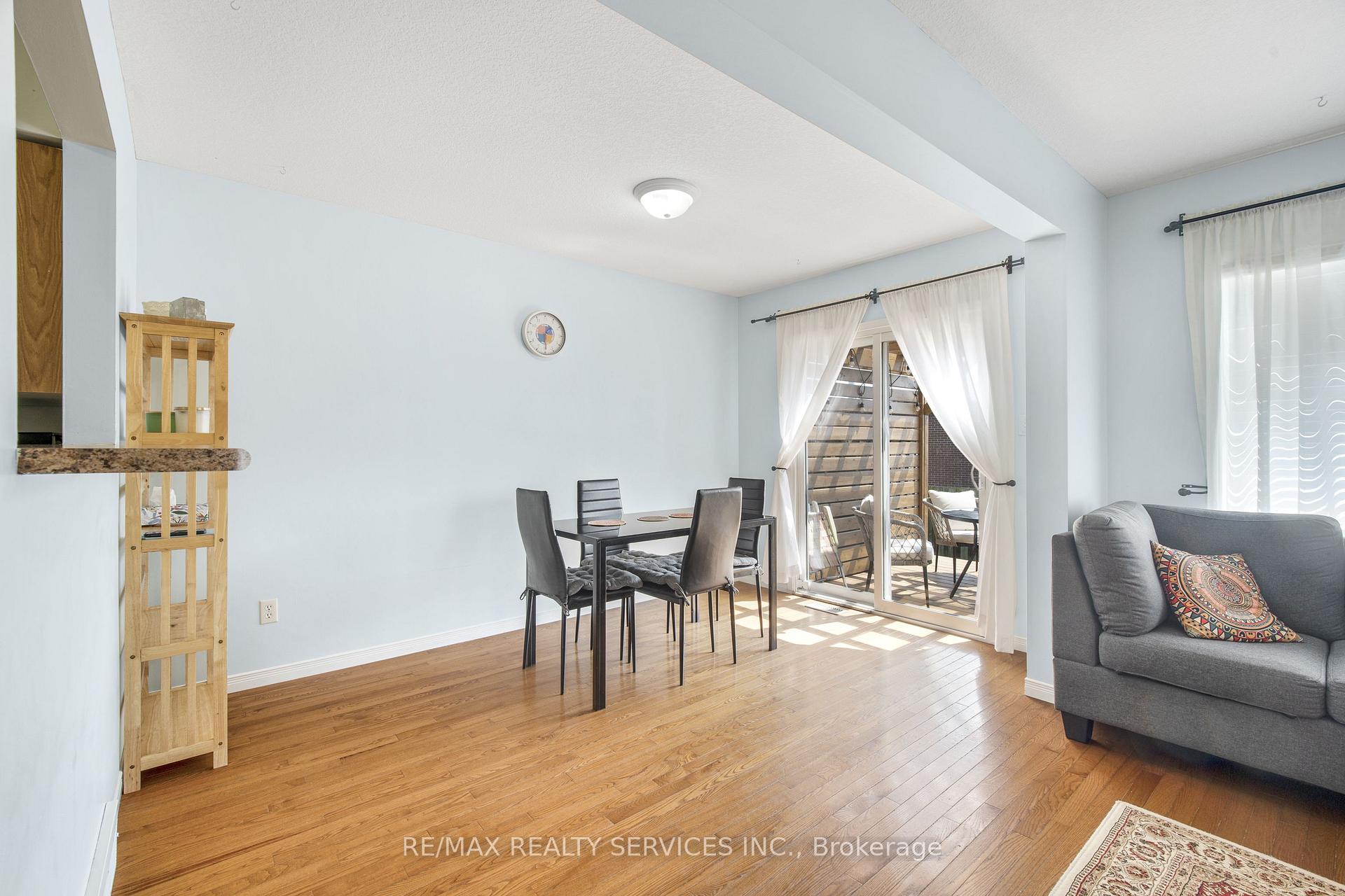 Photo 13 of Unit 17, 120 Dudhope Avenue, Cambridge, Christopher-Champlain — HOMEH