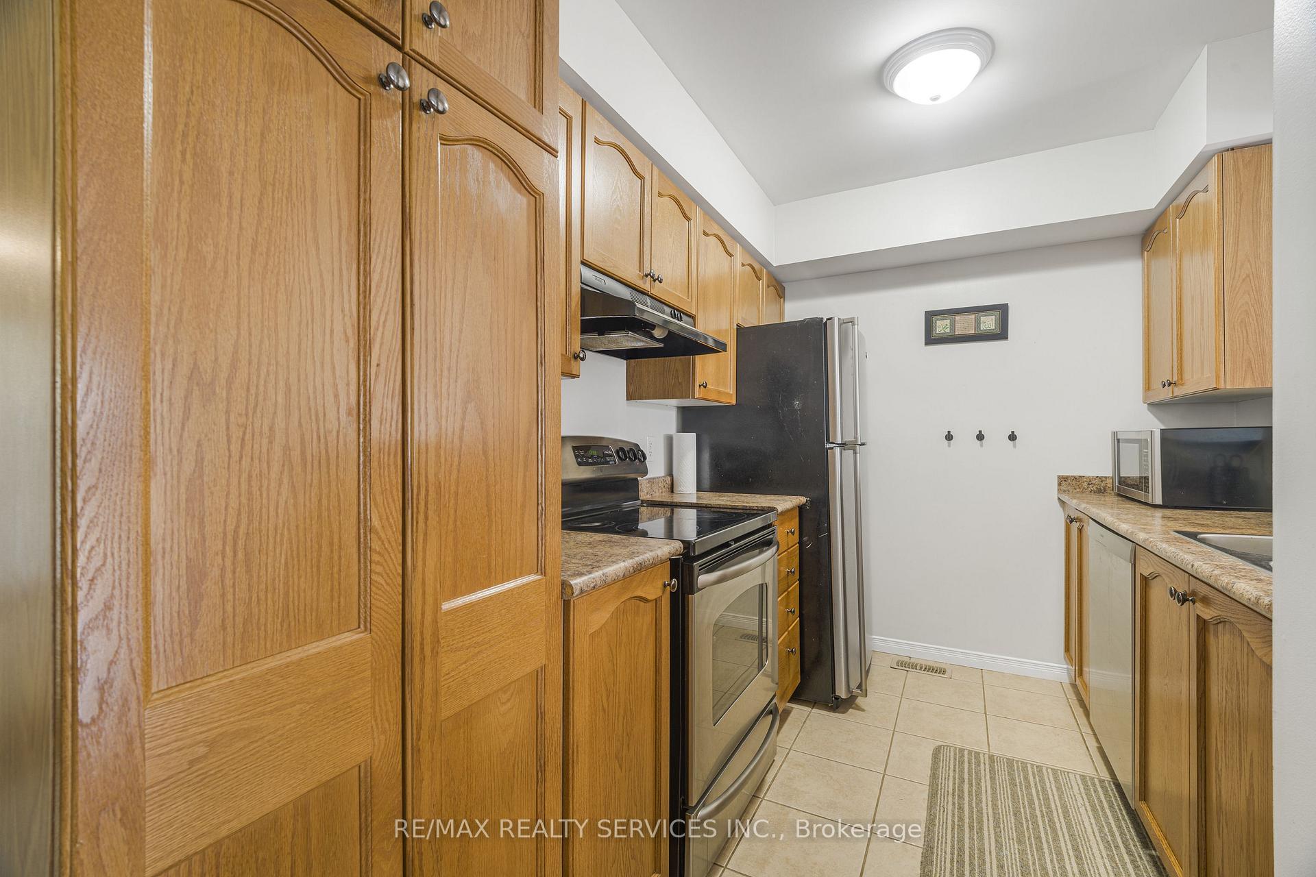 Photo 14 of Unit 17, 120 Dudhope Avenue, Cambridge, Christopher-Champlain — HOMEH