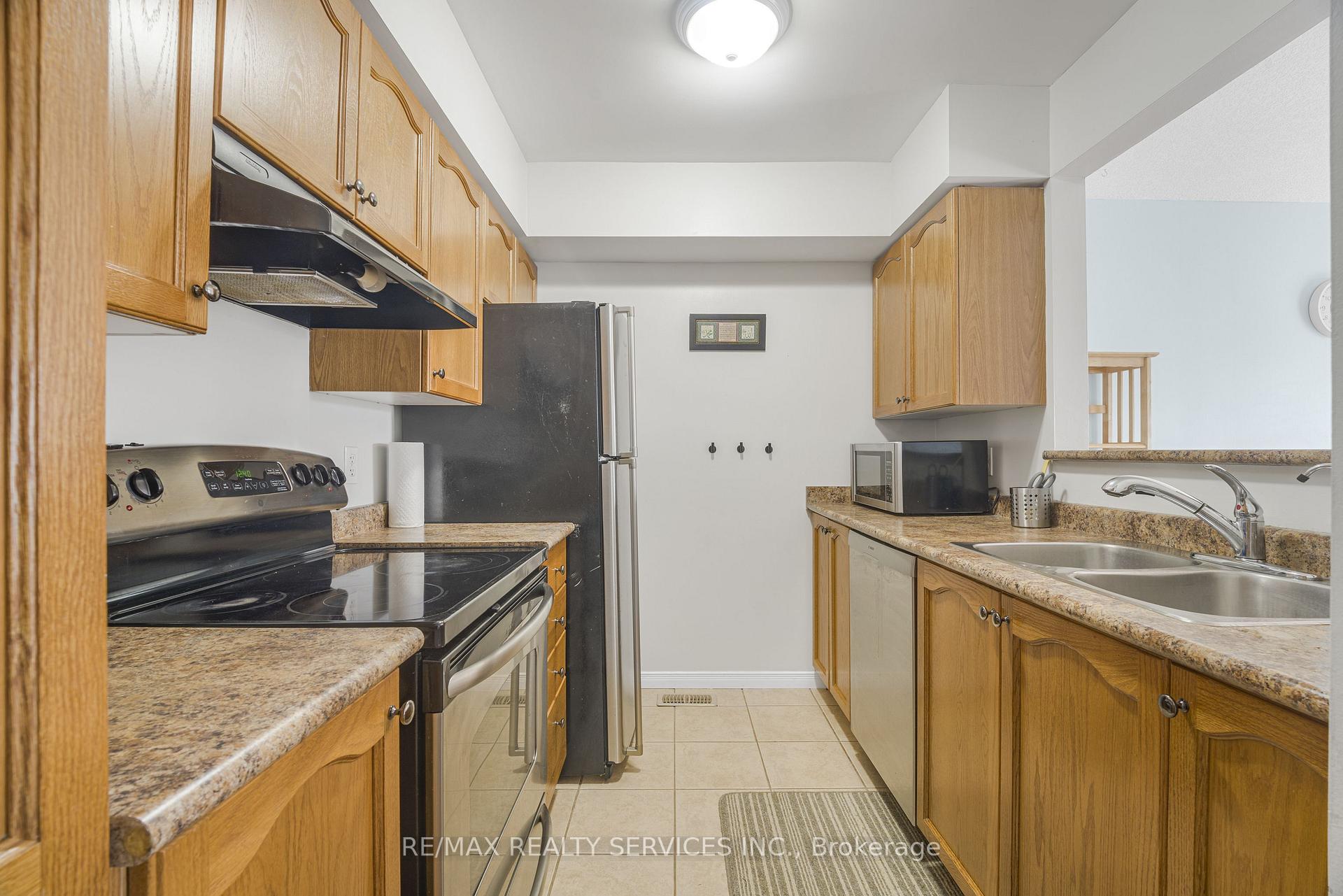 Photo 15 of Unit 17, 120 Dudhope Avenue, Cambridge, Christopher-Champlain — HOMEH
