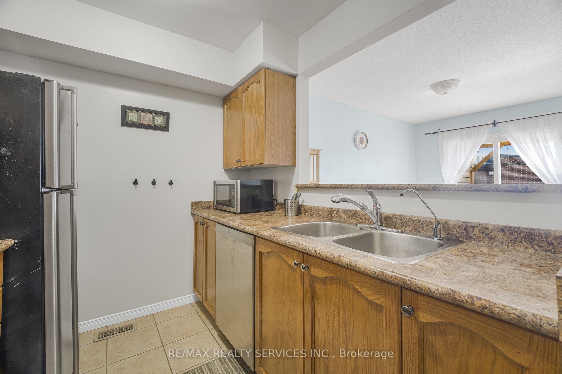 Photo 16 of Unit 17, 120 Dudhope Avenue, Cambridge, Christopher-Champlain — HOMEH