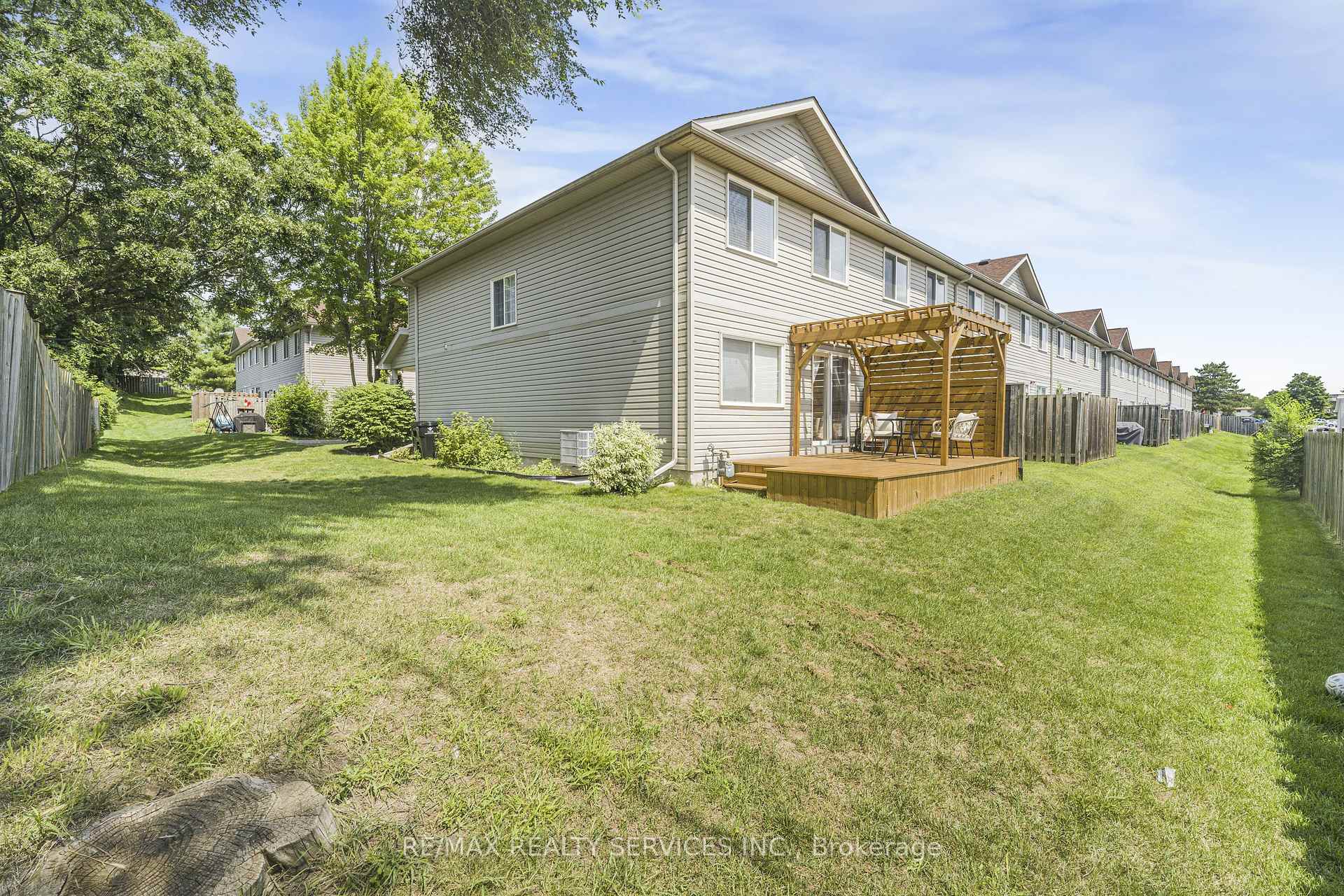 Photo 39 of Unit 17, 120 Dudhope Avenue, Cambridge, Christopher-Champlain — HOMEH