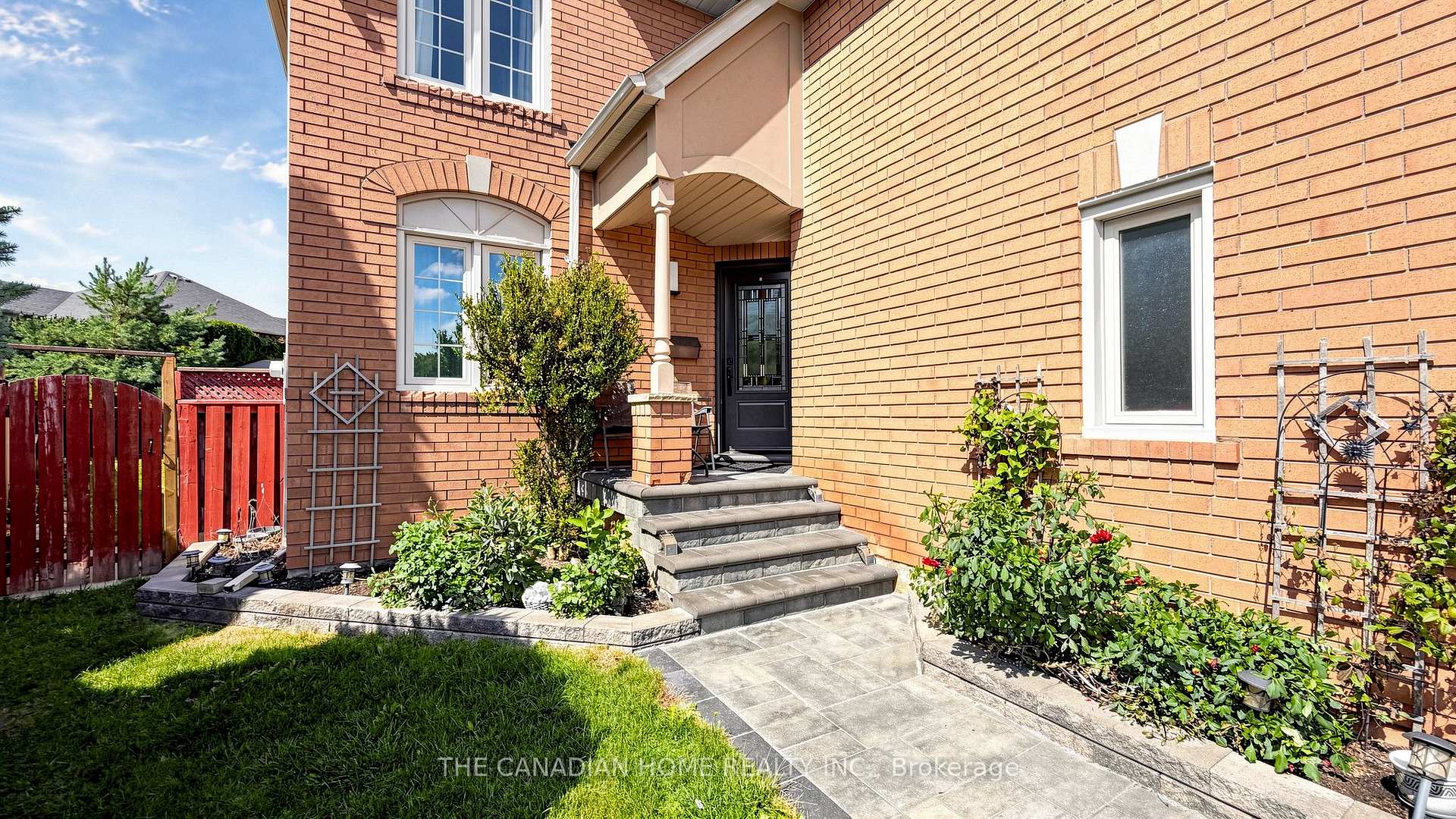 Photo 3 of 68 Banington Crescent, Brampton, Snelgrove — HOMEH