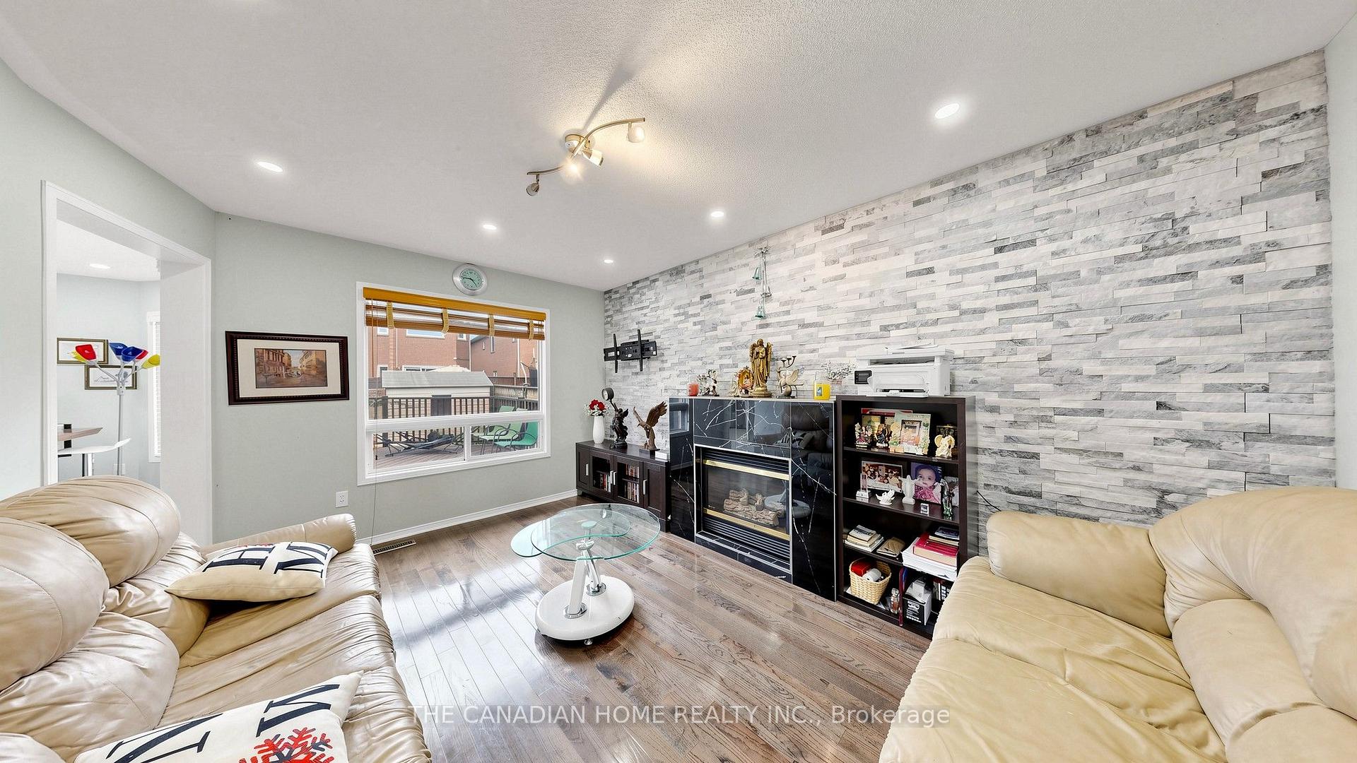 Photo 9 of 68 Banington Crescent, Brampton, Snelgrove — HOMEH