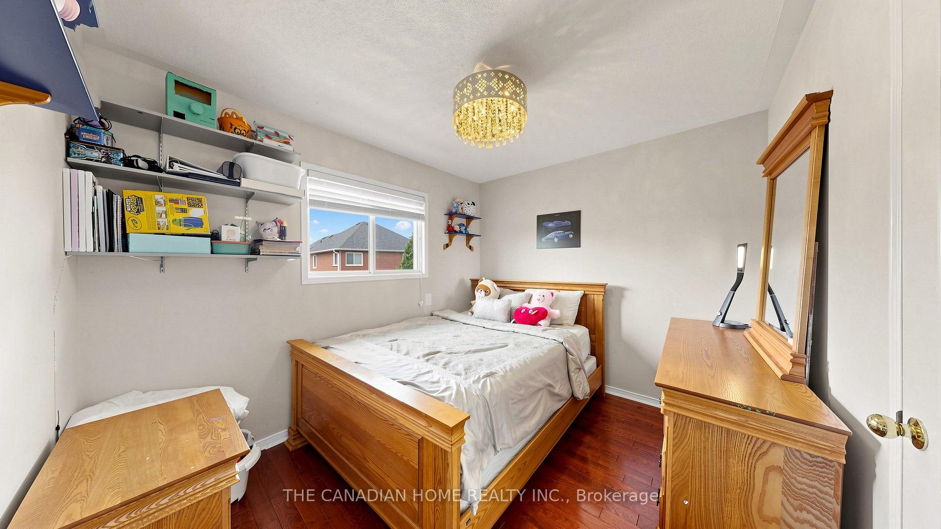 Photo 14 of 68 Banington Crescent, Brampton, Snelgrove — HOMEH
