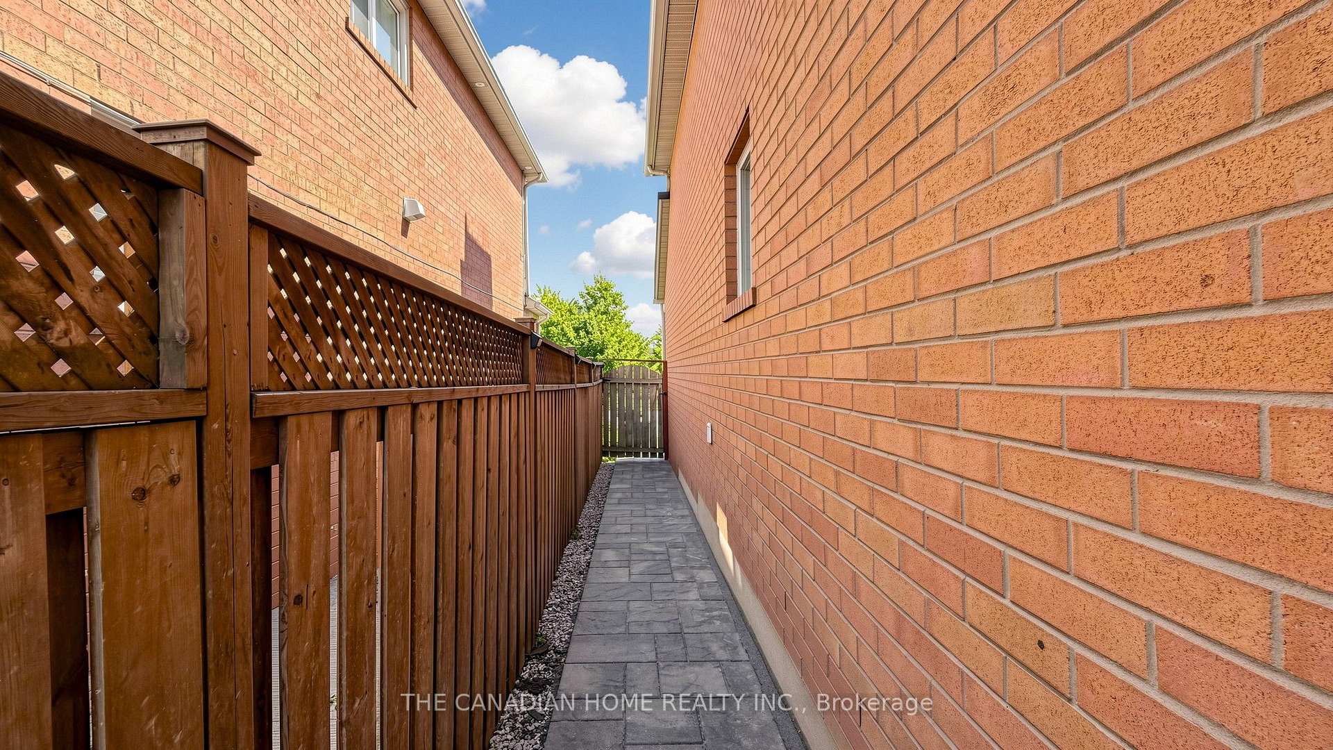 Photo 47 of 68 Banington Crescent, Brampton, Snelgrove — HOMEH
