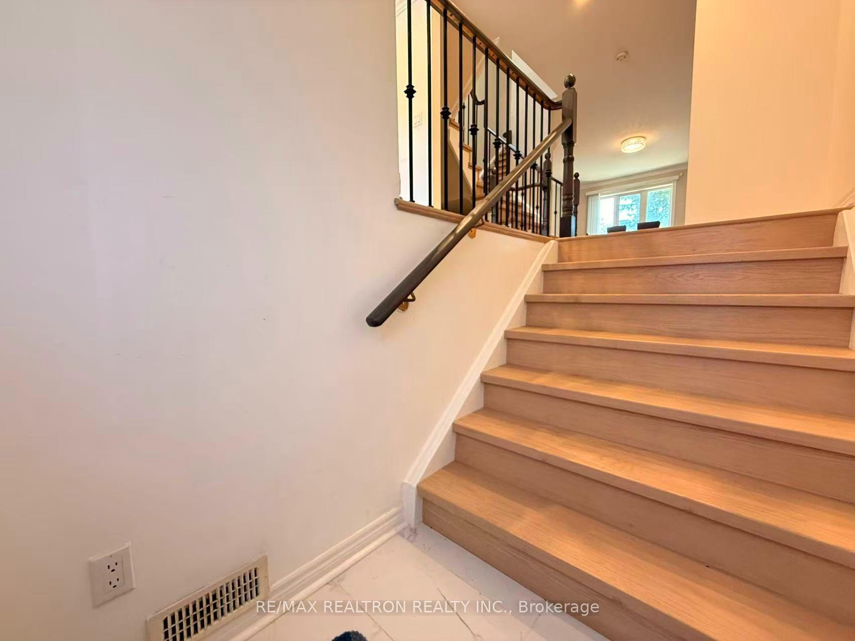 Photo 5 of 269 Finch Avenue E, North York, Willowdale East — HOMEH