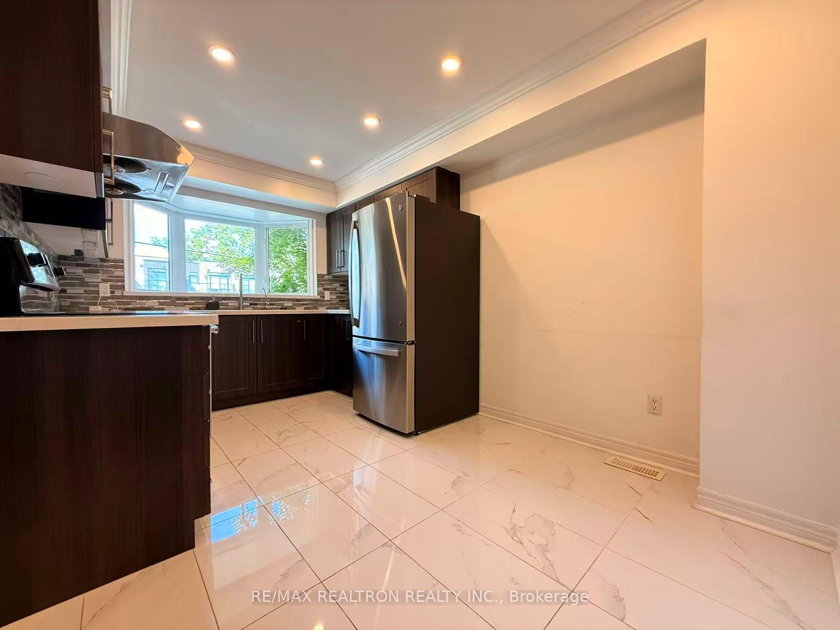 Photo 8 of 269 Finch Avenue E, North York, Willowdale East — HOMEH