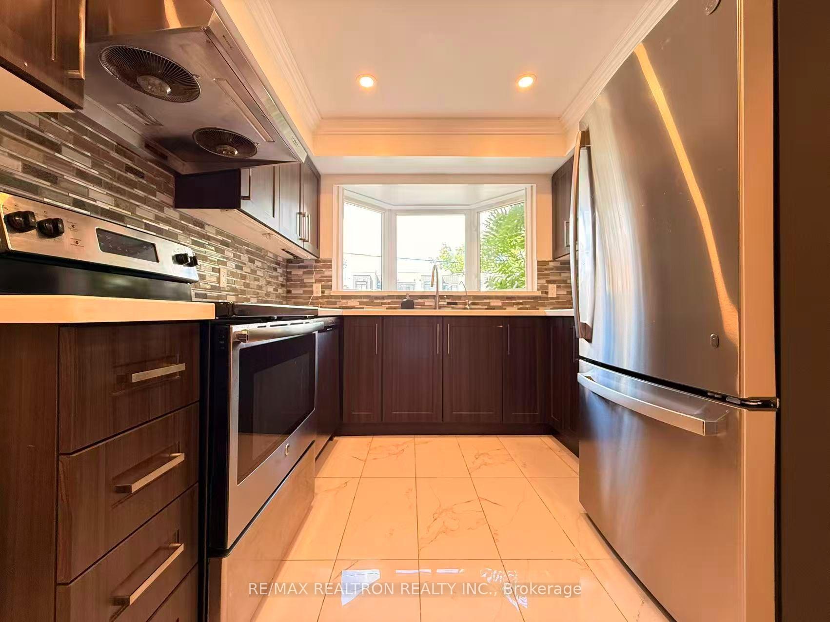 Photo 10 of 269 Finch Avenue E, North York, Willowdale East — HOMEH