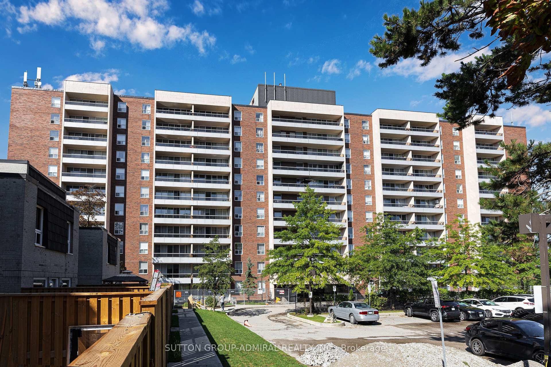 Photo 2 of Unit 503, 31 Four Winds Drive, North York, York University Heights — HOMEH