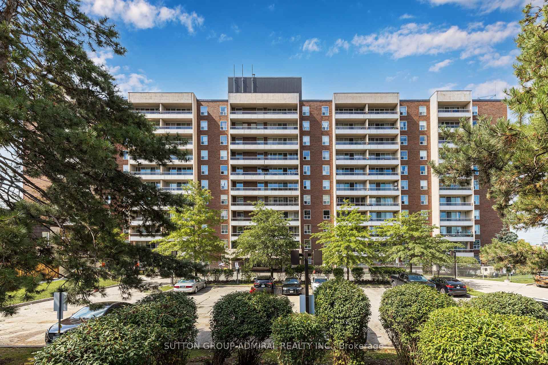 Photo 3 of Unit 503, 31 Four Winds Drive, North York, York University Heights — HOMEH