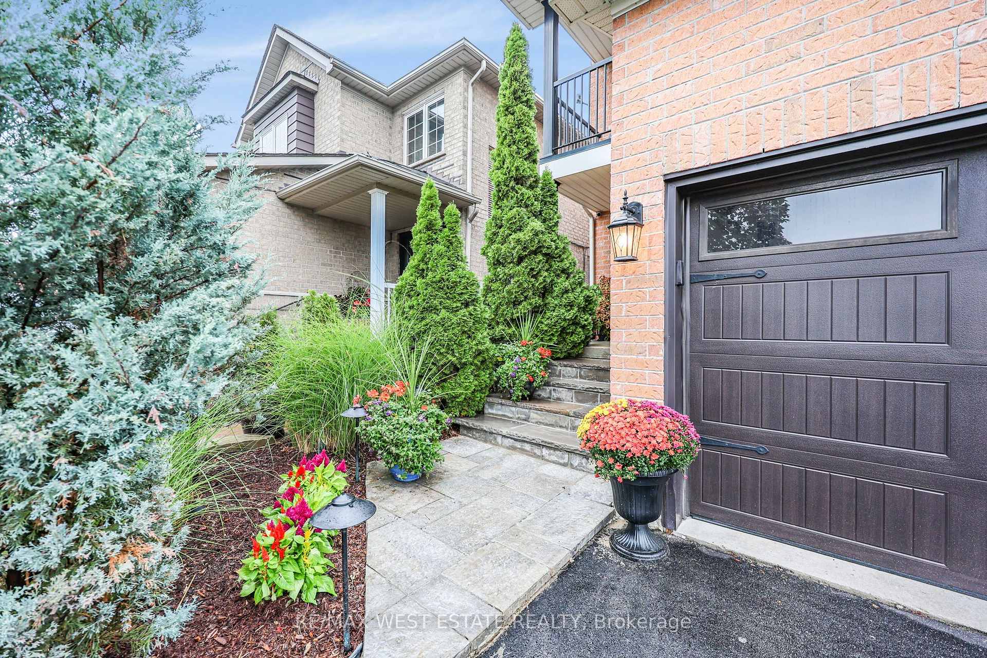 Photo 2 of 32 Ewart Street, Caledon, Bolton North — HOMEH