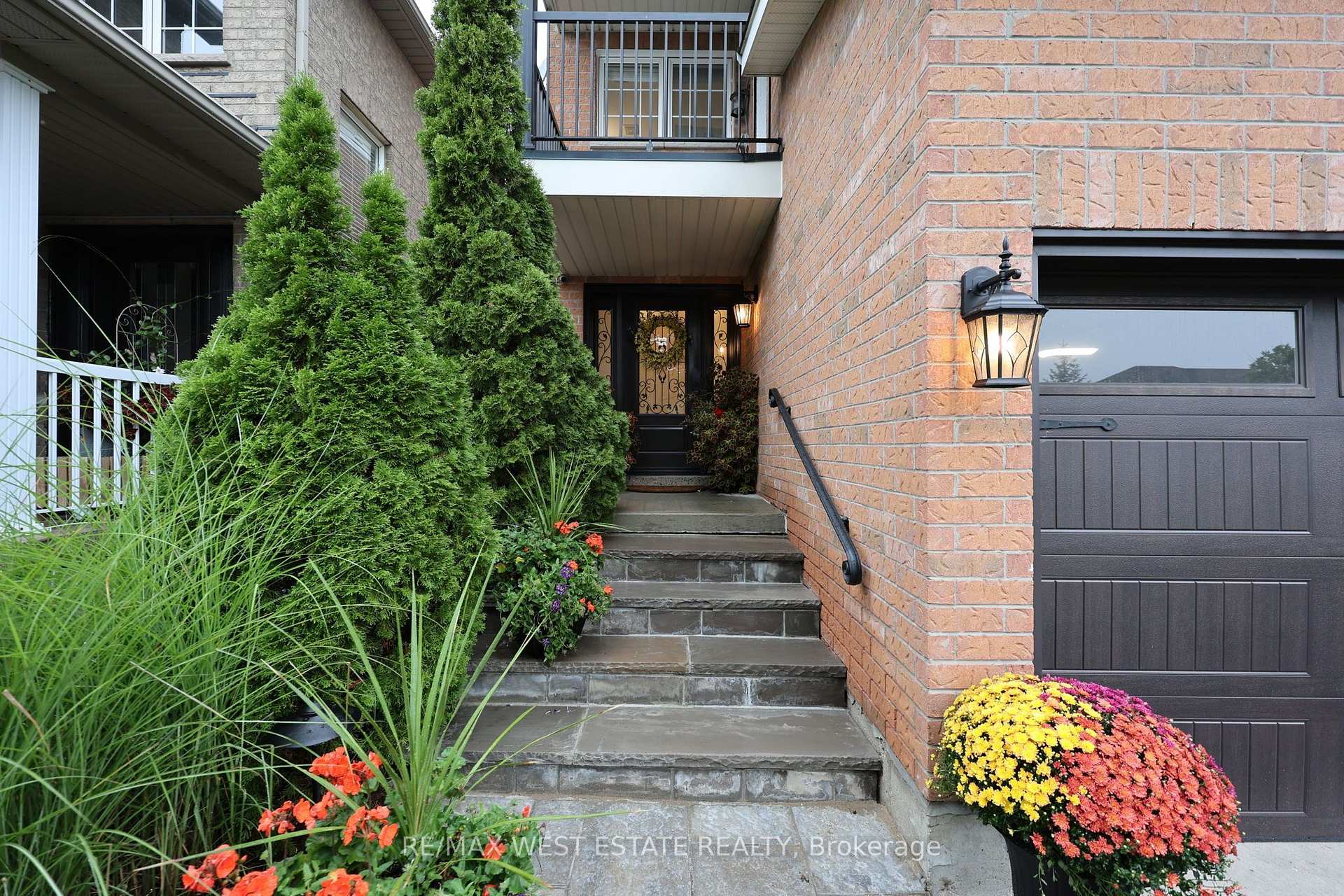 Photo 3 of 32 Ewart Street, Caledon, Bolton North — HOMEH