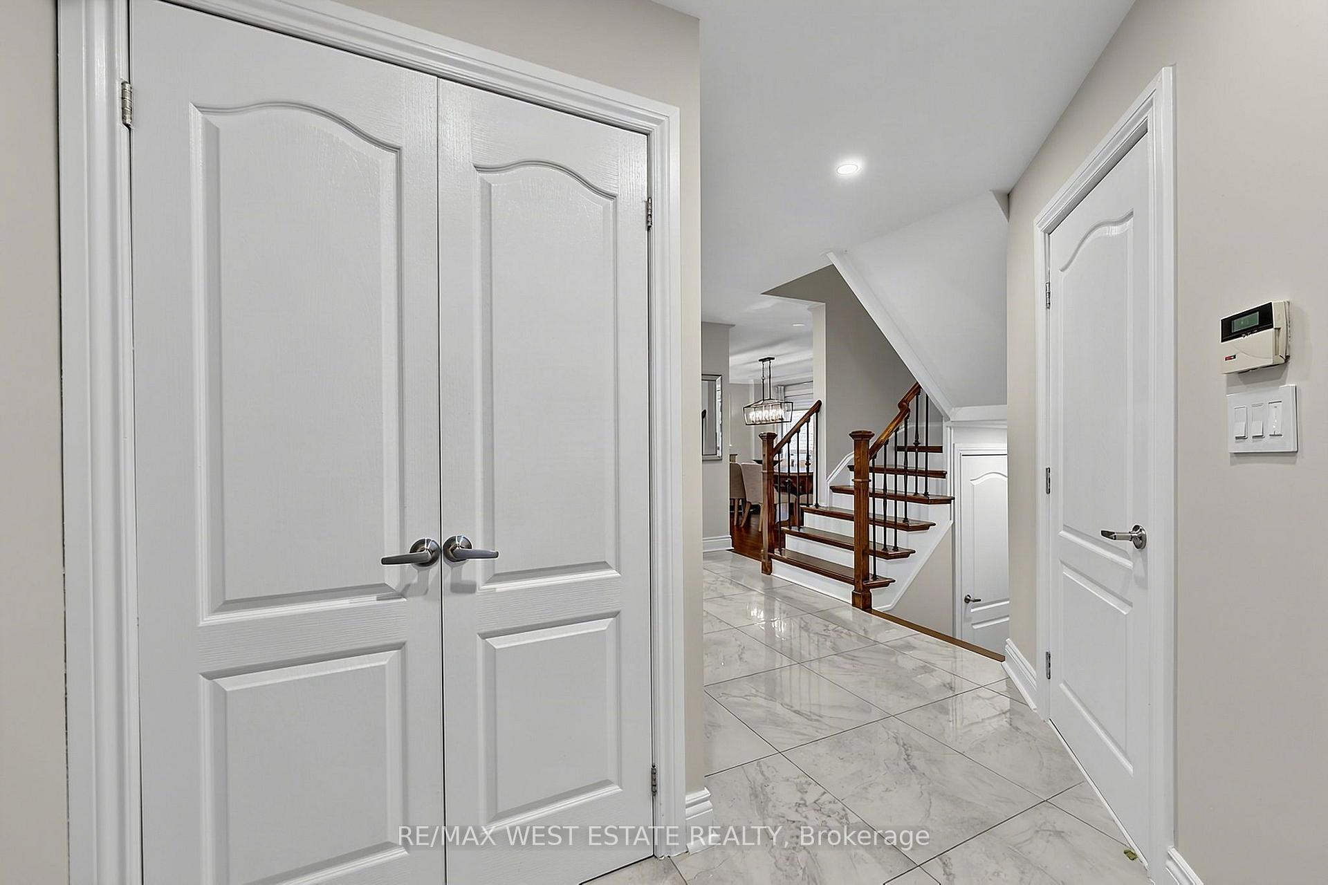 Photo 6 of 32 Ewart Street, Caledon, Bolton North — HOMEH