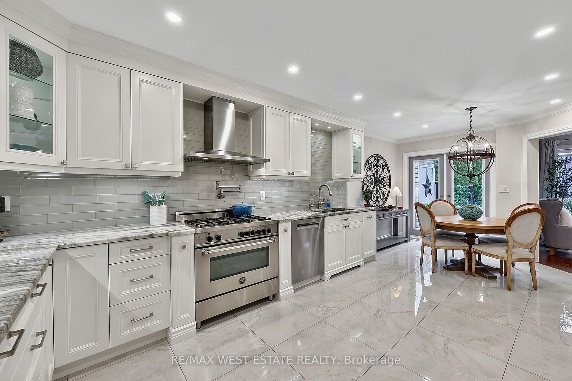 Photo 10 of 32 Ewart Street, Caledon, Bolton North — HOMEH