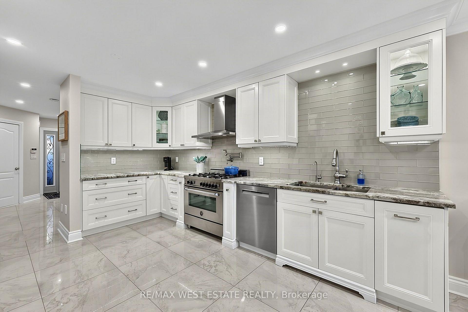 Photo 13 of 32 Ewart Street, Caledon, Bolton North — HOMEH