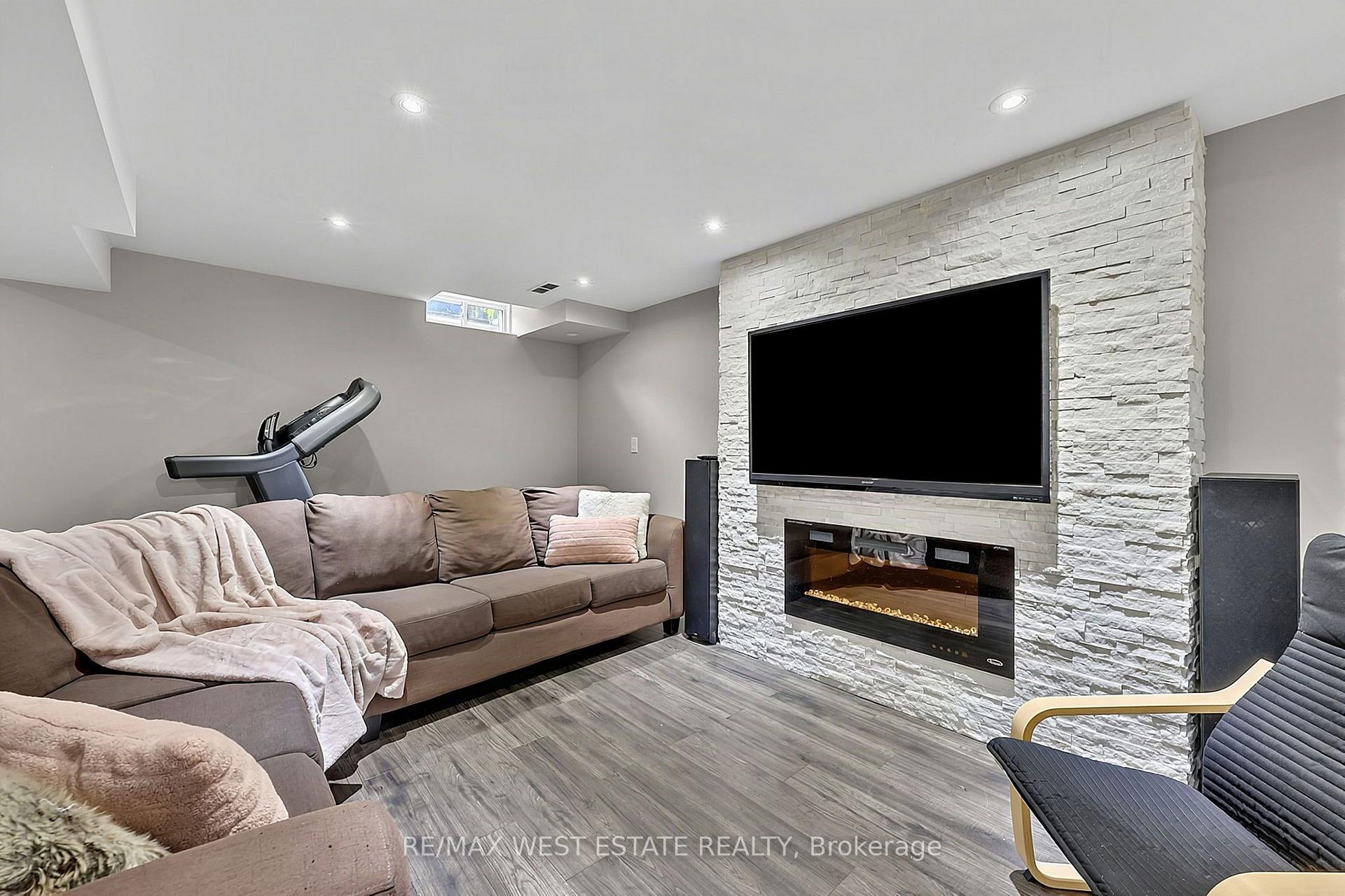 Photo 39 of 32 Ewart Street, Caledon, Bolton North — HOMEH