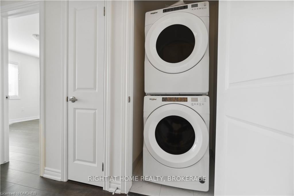 Photo 3 of Unit 8, 40 zinfandel Drive, Hamilton, Fruitland — HOMEH