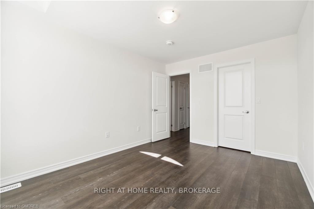 Photo 6 of Unit 8, 40 zinfandel Drive, Hamilton, Fruitland — HOMEH