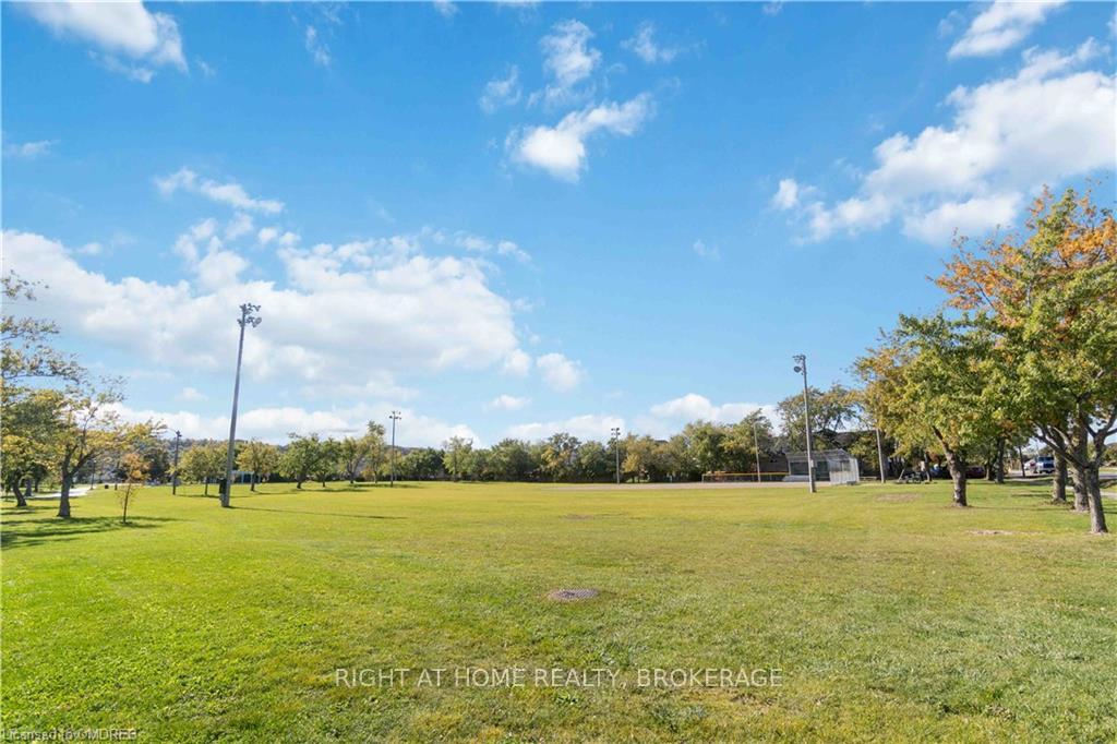 Photo 13 of Unit 8, 40 zinfandel Drive, Hamilton, Fruitland — HOMEH