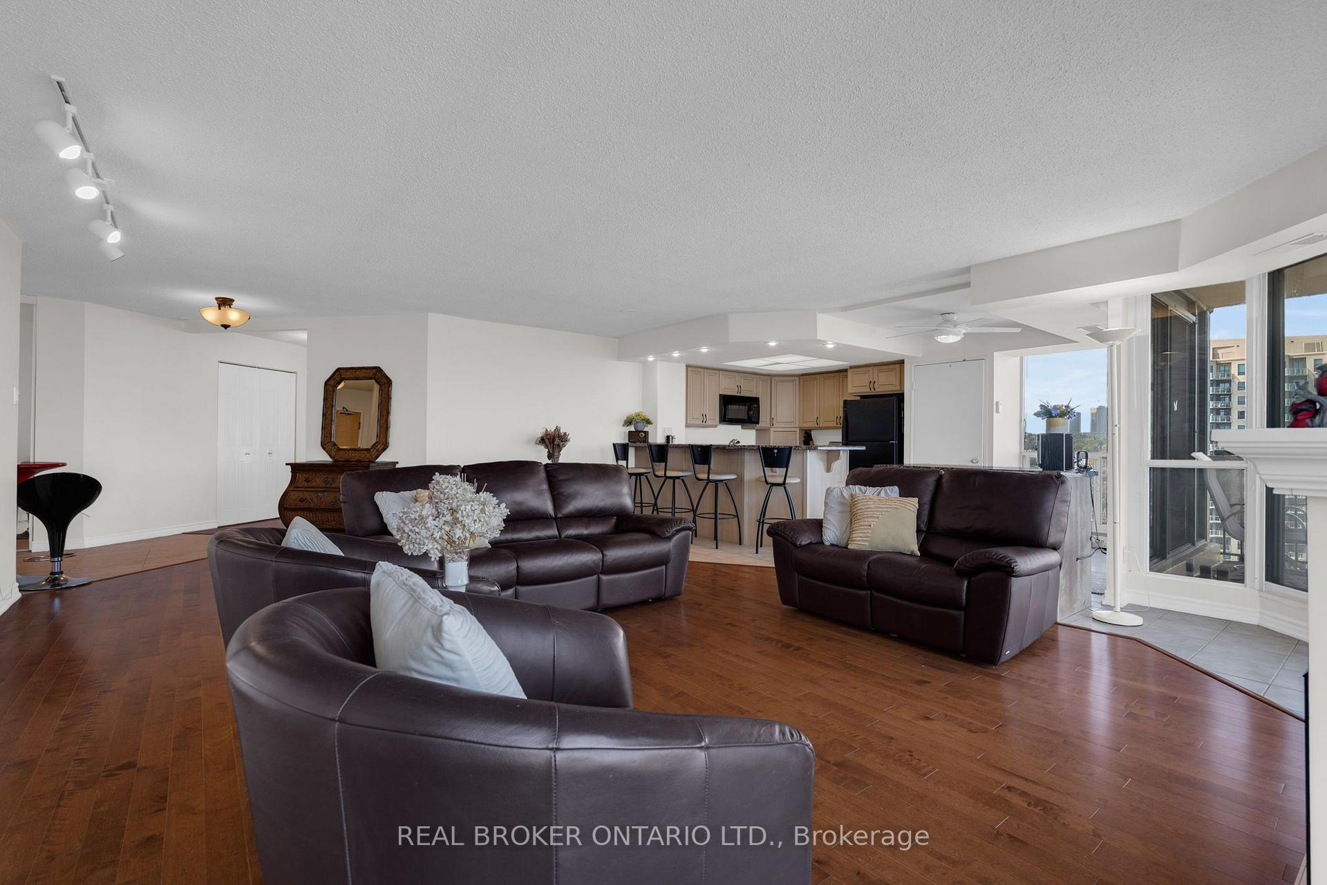 Photo 3 of Unit 903, 65 Ellen Street, Barrie, City Centre — HOMEH