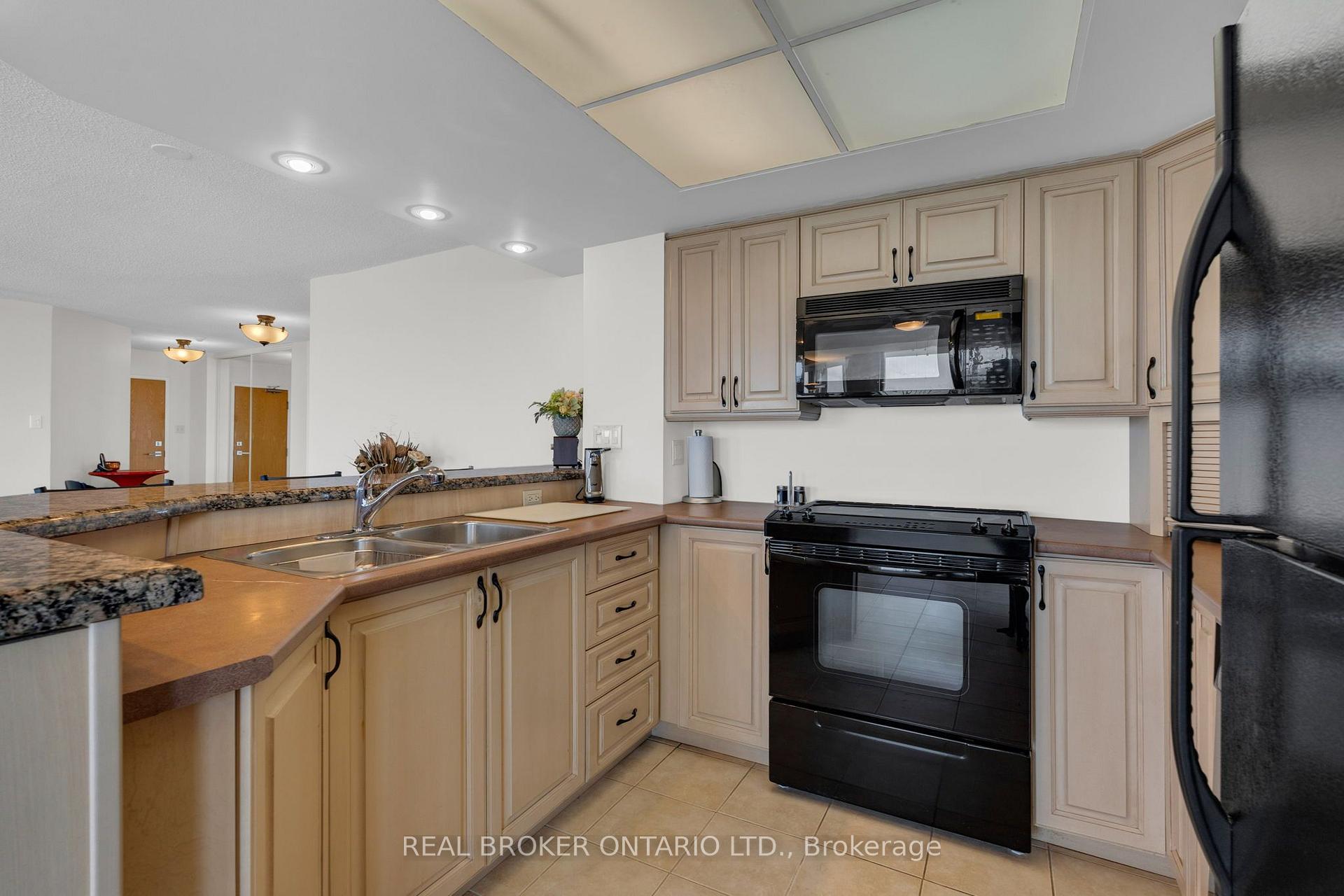 Photo 8 of Unit 903, 65 Ellen Street, Barrie, City Centre — HOMEH