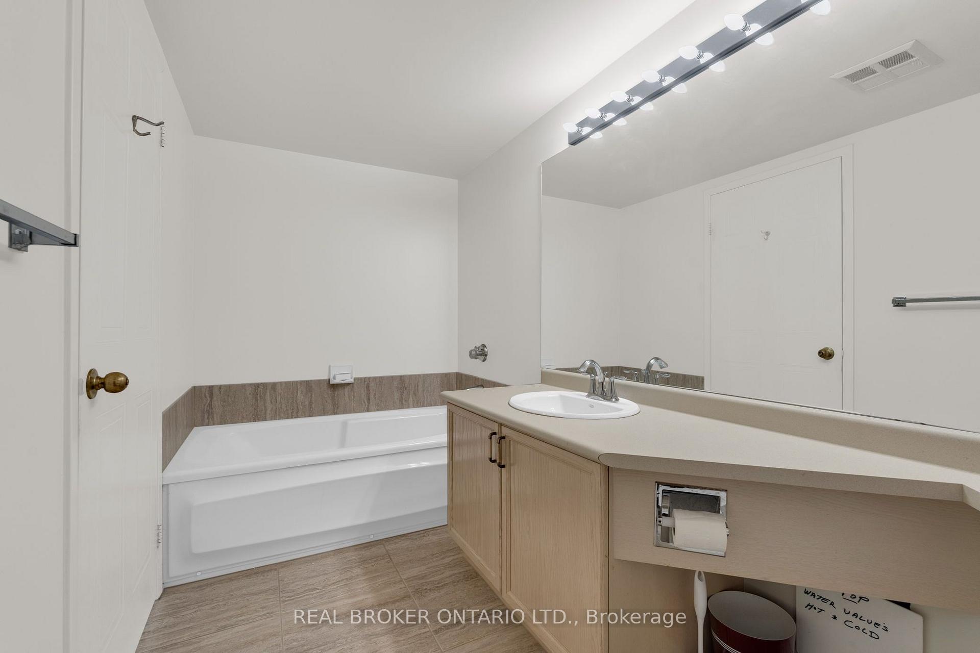 Photo 22 of Unit 903, 65 Ellen Street, Barrie, City Centre — HOMEH