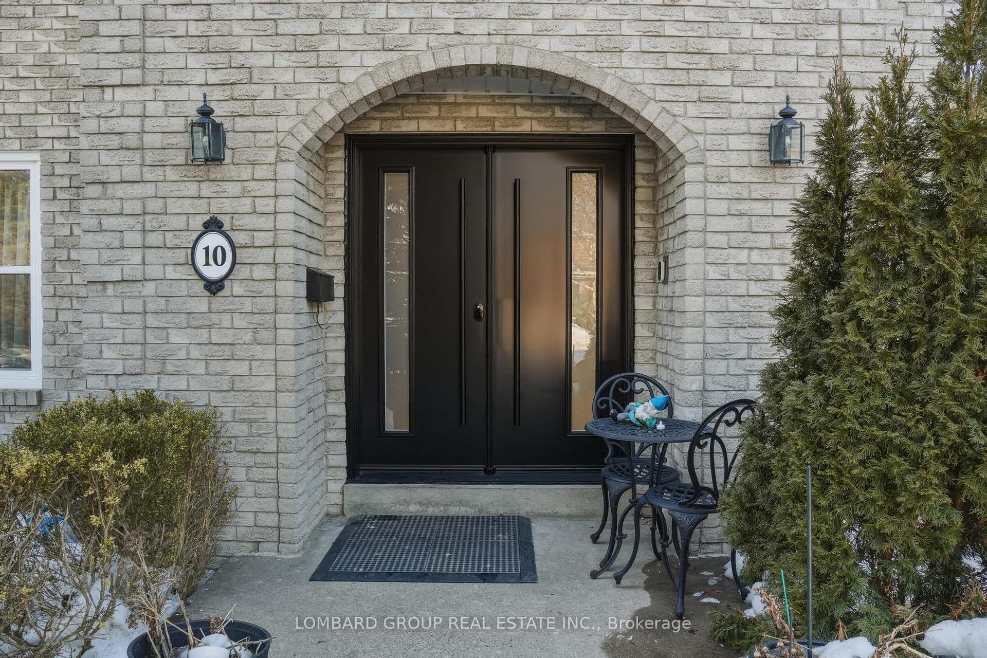Photo 2 of 10 Whitmore Court, Brampton, Heart Lake West — HOMEH
