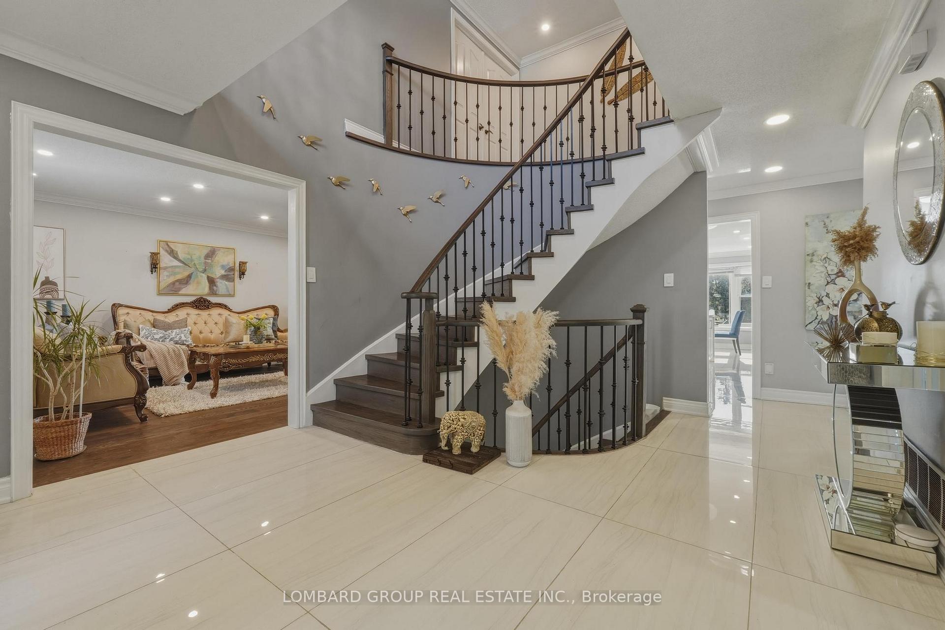 Photo 3 of 10 Whitmore Court, Brampton, Heart Lake West — HOMEH
