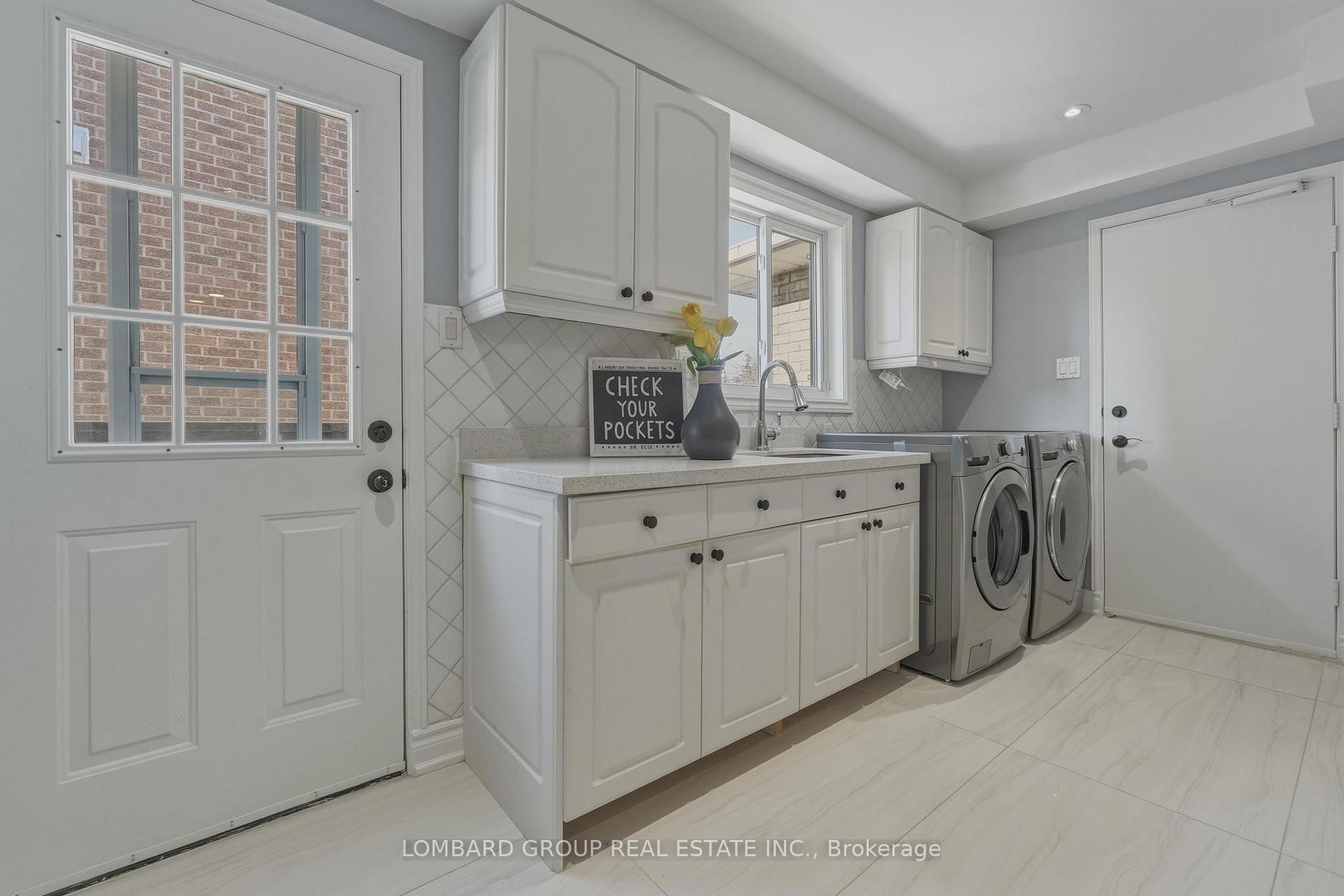 Photo 13 of 10 Whitmore Court, Brampton, Heart Lake West — HOMEH
